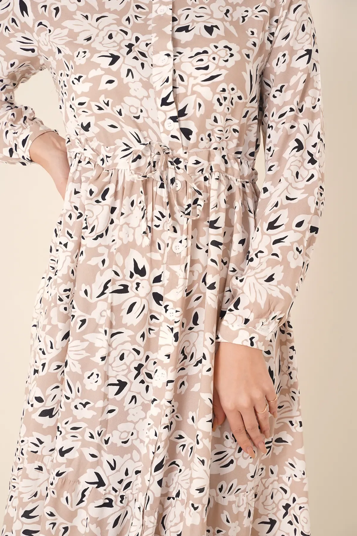 2144 Hakim Yaka Tesettür Elbise - Krem