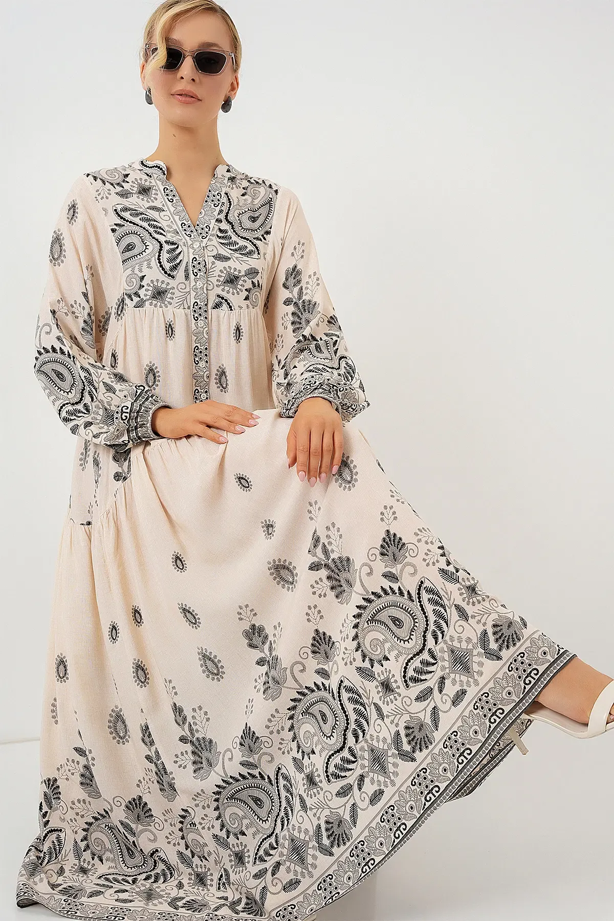 2423 Otantik Desenli Tesettür Elbise - Siyah - Krem