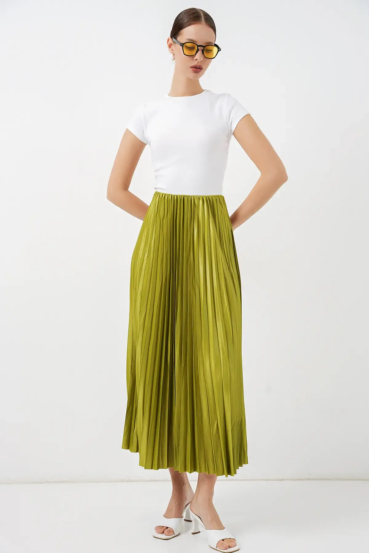 8009 Deri Görünümlü Piliseli Etek - Yağ Yeşil