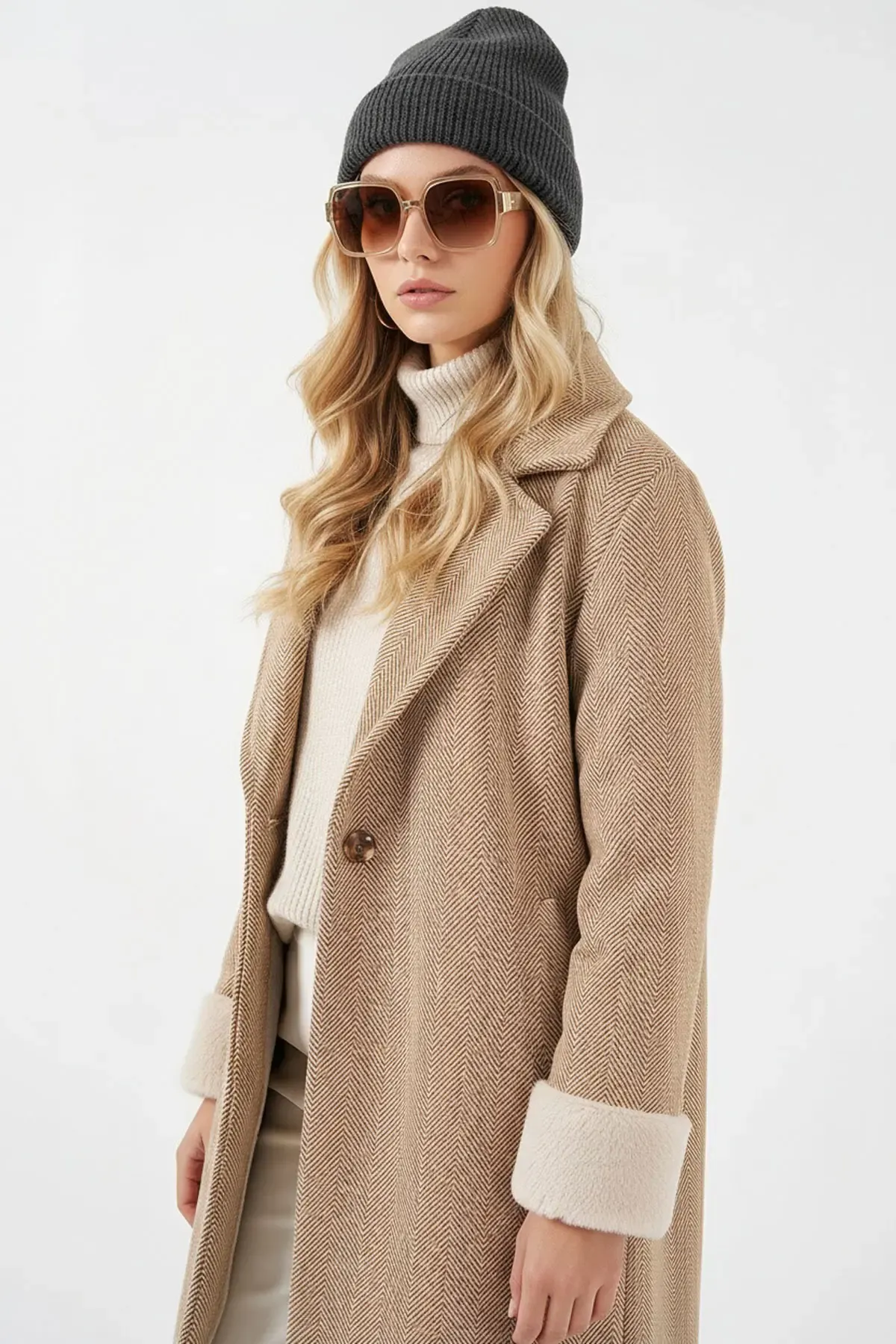 9145 Kadın Kolları Tüylü Balık Sırtı Kaşe Kaban - Bisküvi