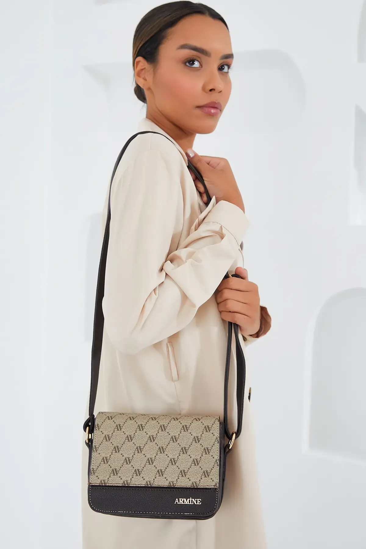 Armine Kadın Kahverengi Krem Desenli Omuz Çantası 010158