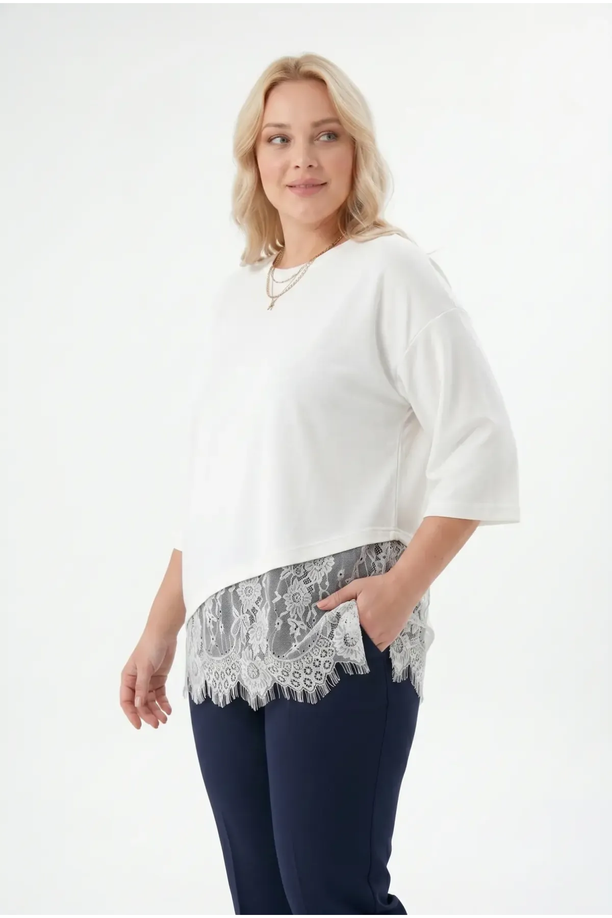 Kadın Beyaz Büyük Beden Bisiklet Yaka Tül Detaylı Yarım Kol T-Shirt HZL26S-ZSS19521