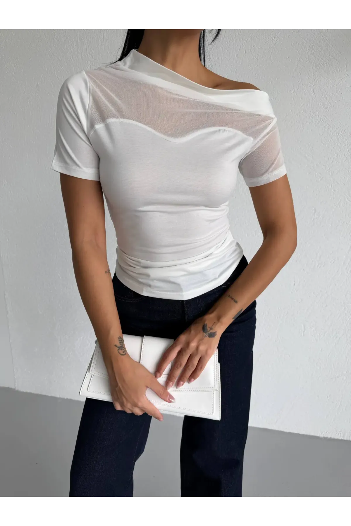 Kadın Beyaz Tek Omuz Transparan Tül Detaylı Şık Sandy Bluz HZL26S-FRY123871