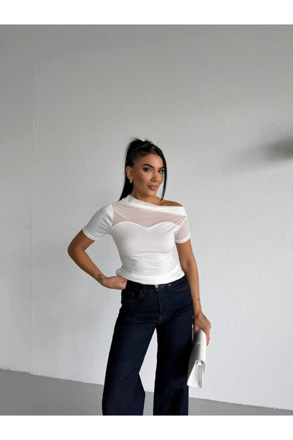 Kadın Beyaz Tek Omuz Transparan Tül Detaylı Şık Sandy Bluz HZL26S-FRY123871