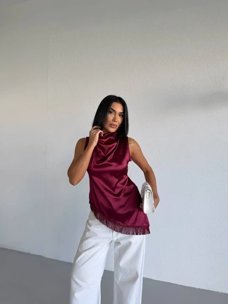 Kadın Bordo Halter Yaka Asimetrik Kesim Saçak Detay Saten Bluz HZL26S-FRY123911