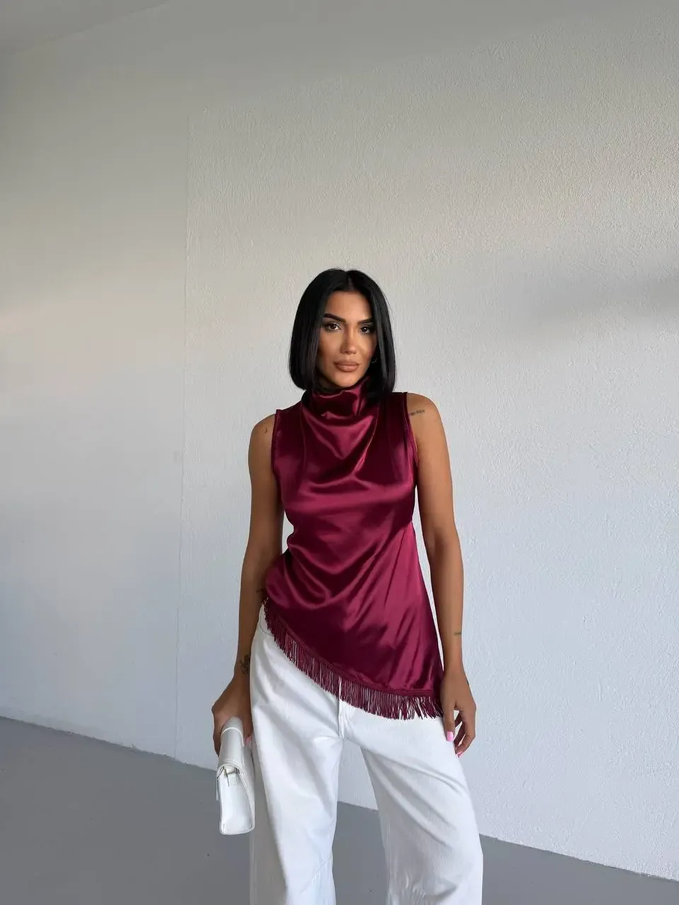 Kadın Bordo Halter Yaka Asimetrik Kesim Saçak Detay Saten Bluz HZL26S-FRY123911