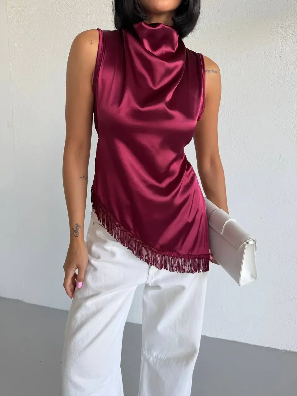 Kadın Bordo Halter Yaka Asimetrik Kesim Saçak Detay Saten Bluz HZL26S-FRY123911