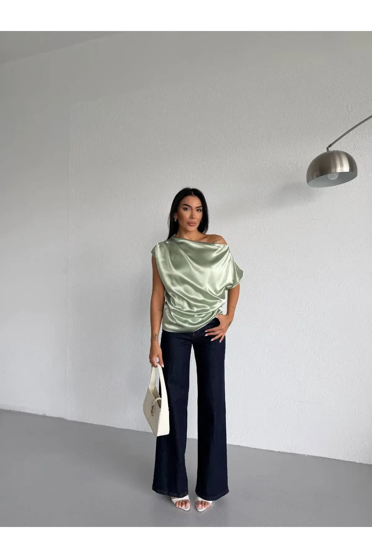 Kadın Çağla Yeşili Tek Omuz Asimetrik Kesim Saten Bluz HZL26W-FRY121171