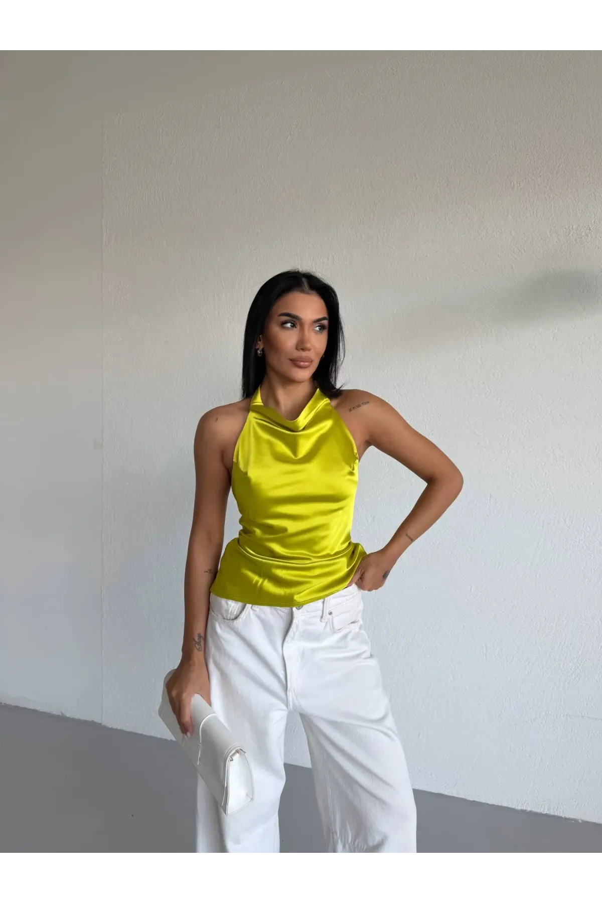 Kadın Fıstık Yeşil Halter Yaka Saten Kumaş Sırt Dekolteli Bluz HZL26W-FRY123801