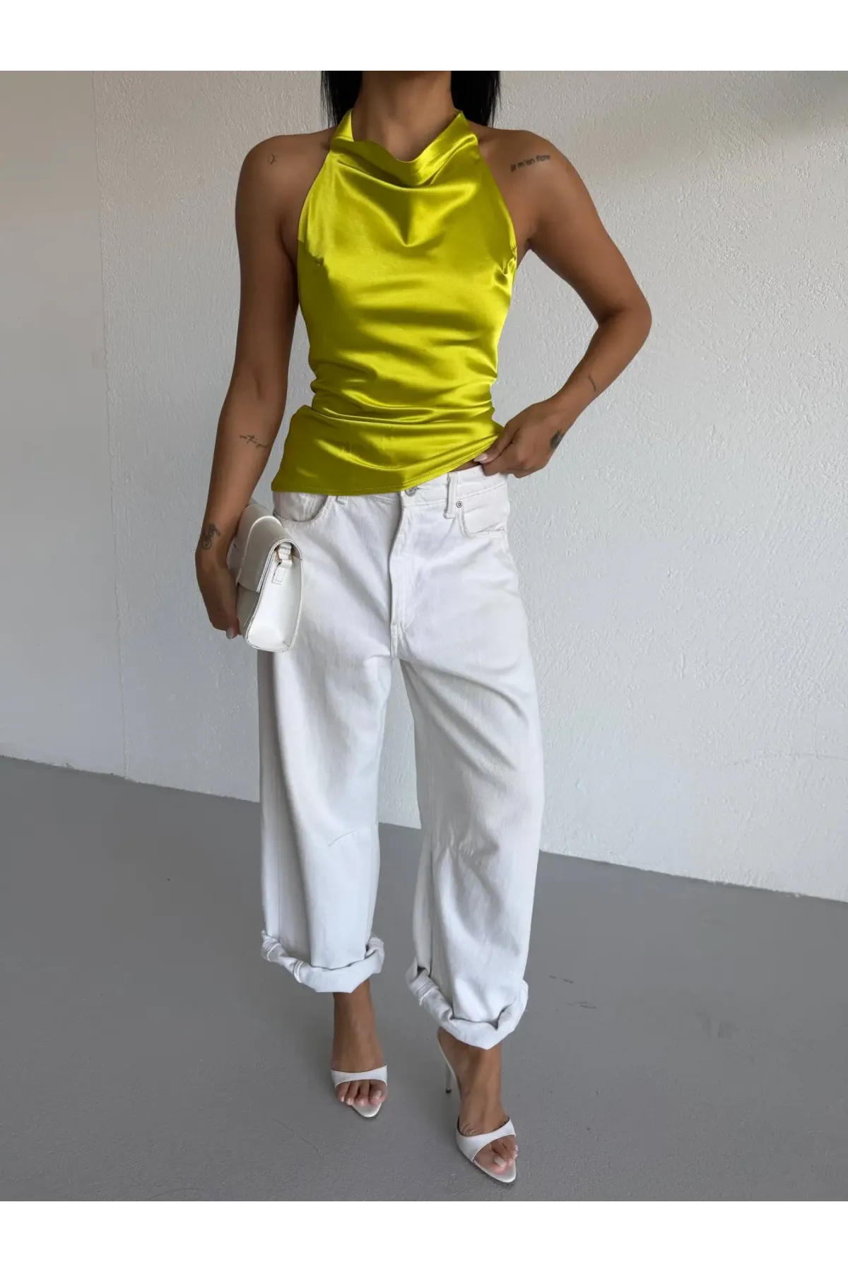 Kadın Fıstık Yeşil Halter Yaka Saten Kumaş Sırt Dekolteli Bluz HZL26W-FRY123801