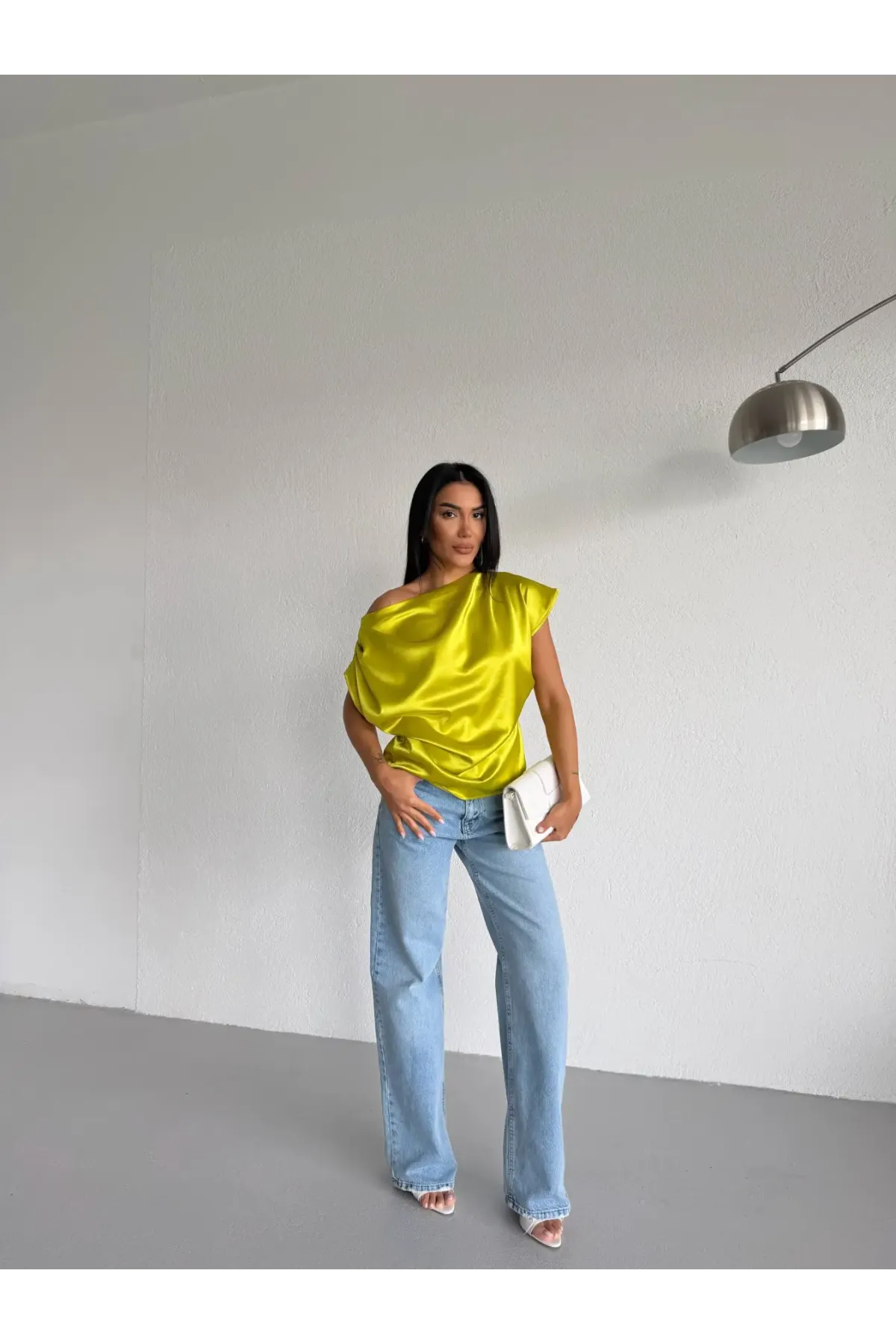 Kadın Fıstık Yeşil Tek Omuz Asimetrik Kesim Saten Bluz HZL26W-FRY121171