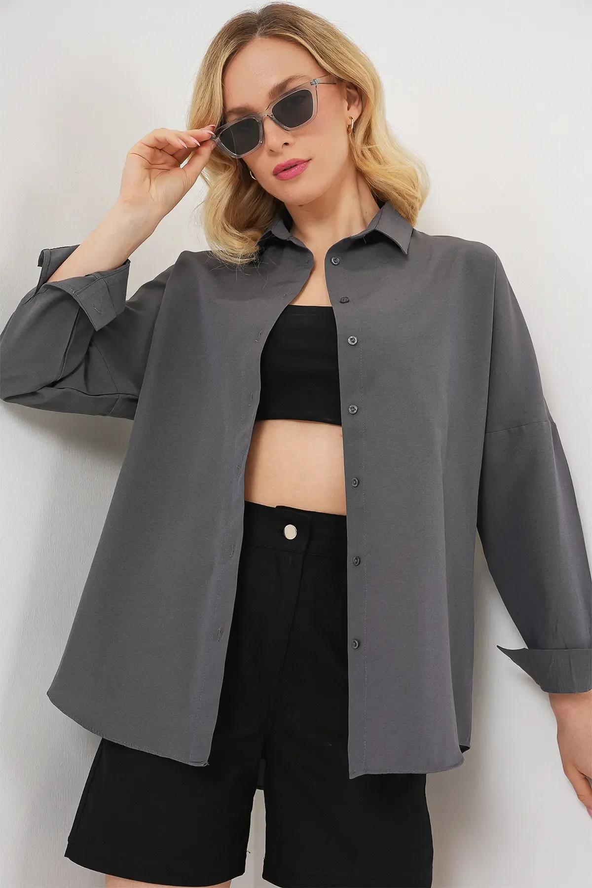 Kadın Gri Düz Oversize Uzun Basic Gömlek 3900