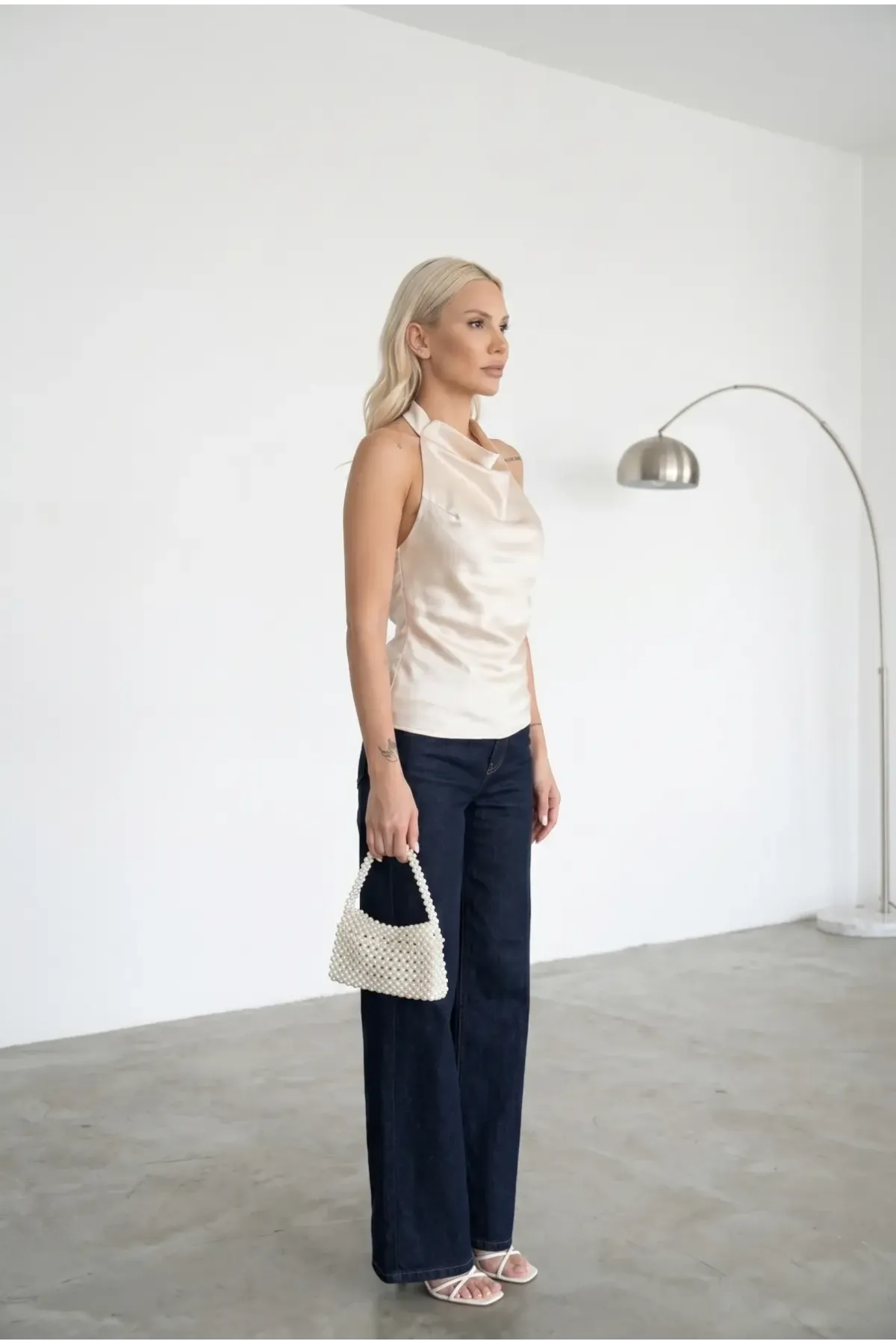 Kadın Krem Halter Yaka Saten Kumaş Sırt Dekolteli Bluz HZL26W-FRY123801