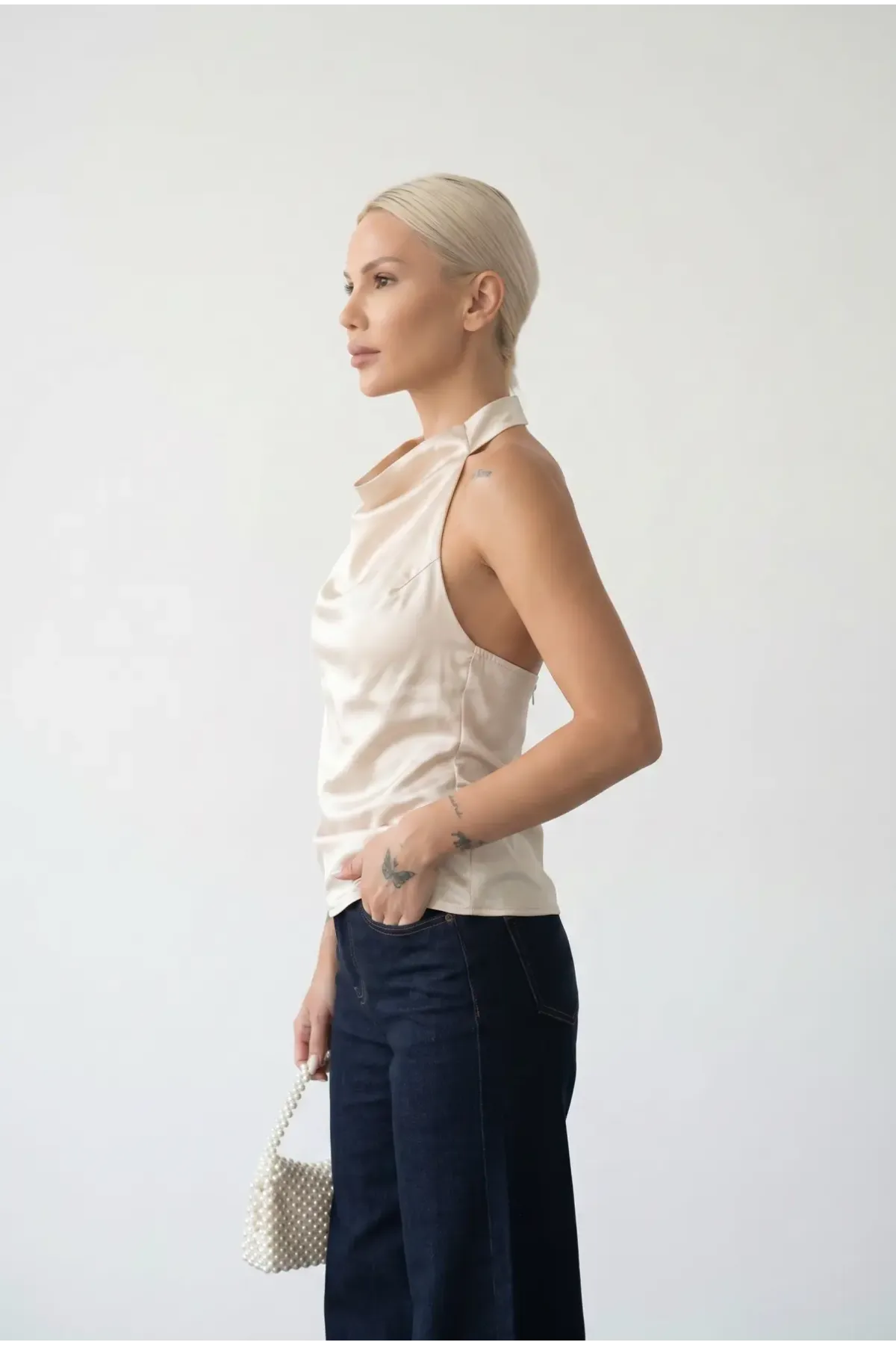 Kadın Krem Halter Yaka Saten Kumaş Sırt Dekolteli Bluz HZL26W-FRY123801