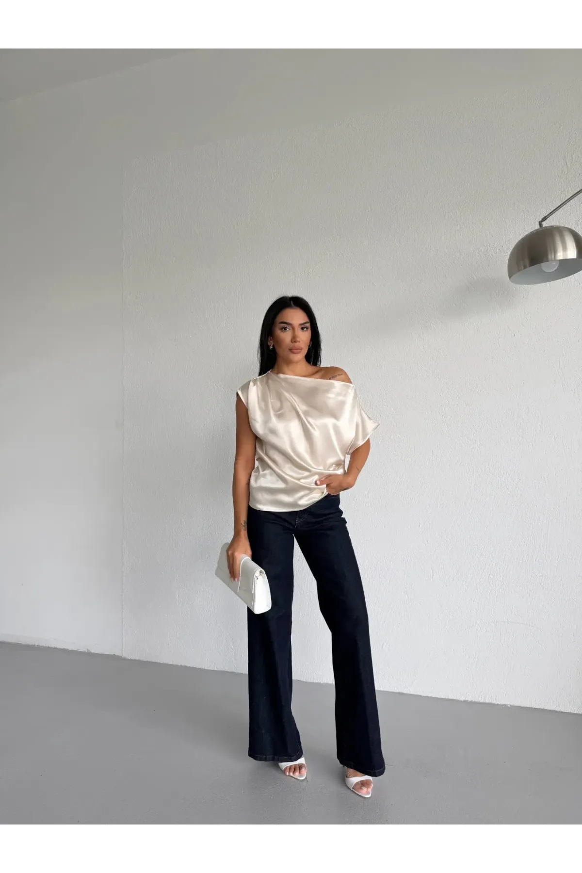 Kadın Krem Tek Omuz Asimetrik Kesim Saten Bluz HZL26W-FRY121171