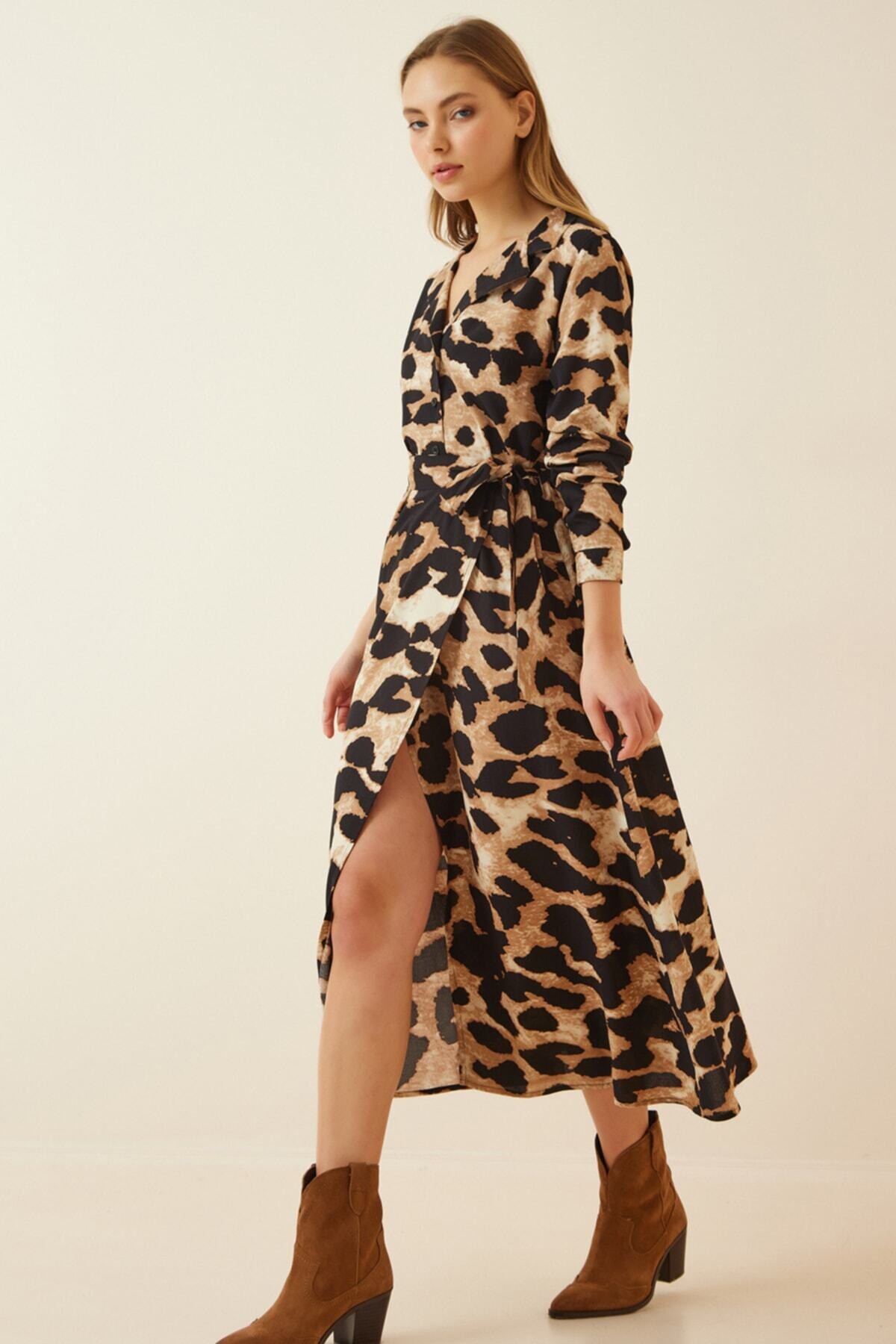 Kadın Bej Siyah Leoparlı Uzun Kollu Kuşaklı Yırtmaçlı Gömlek Yaka Viskon Elbise HZL22S-BD123361