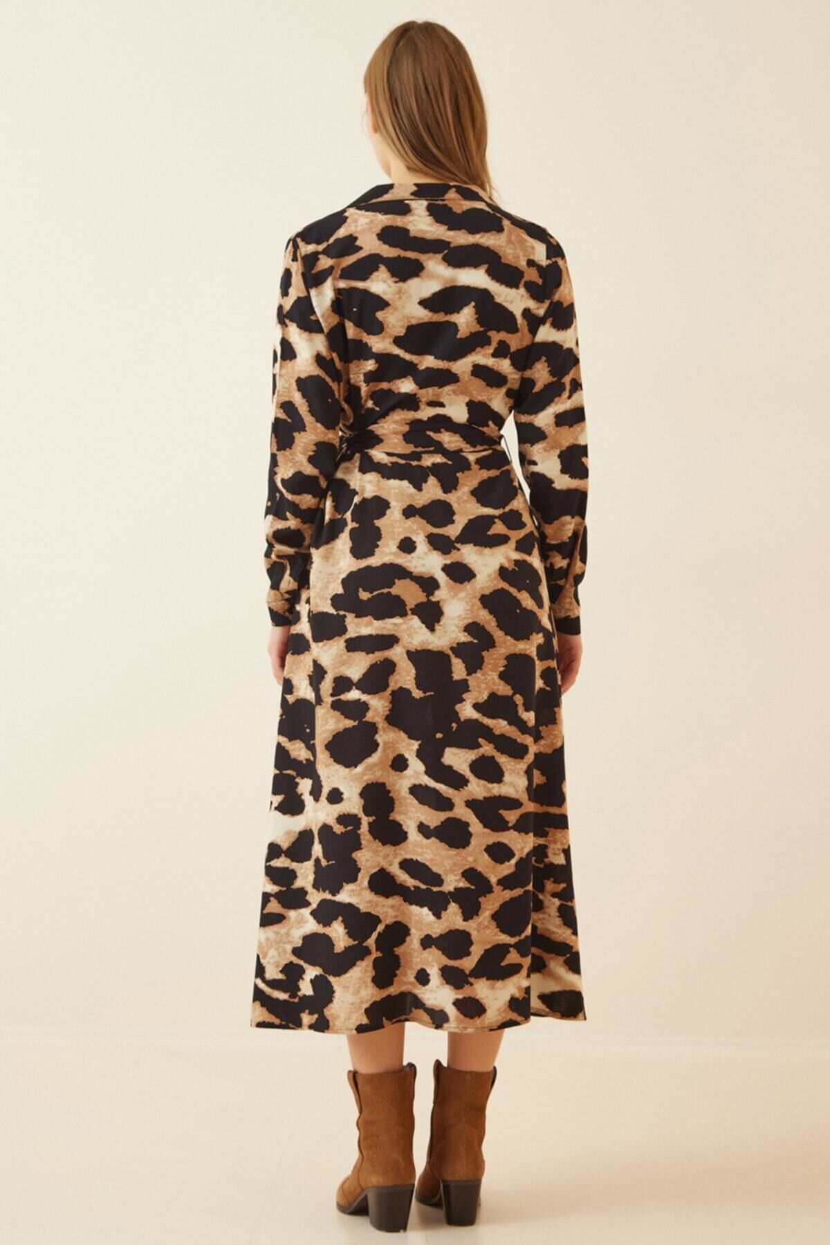Kadın Bej Siyah Leoparlı Uzun Kollu Kuşaklı Yırtmaçlı Gömlek Yaka Viskon Elbise HZL22S-BD123361