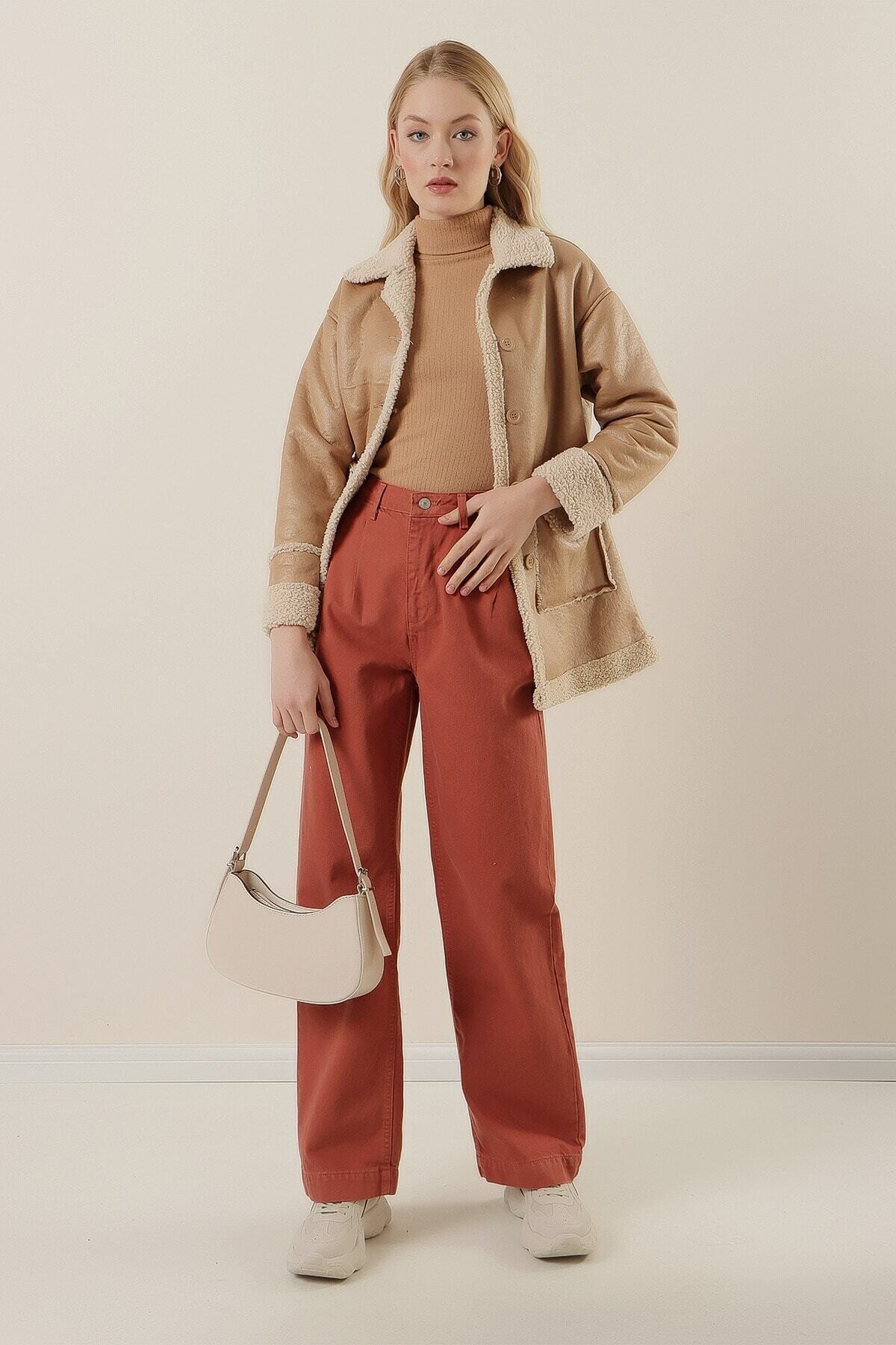 Kadın Bej Yakası Ve İçi Kürklü Önden Düğmeli Suni Deri Mont HZL23W-BD191001