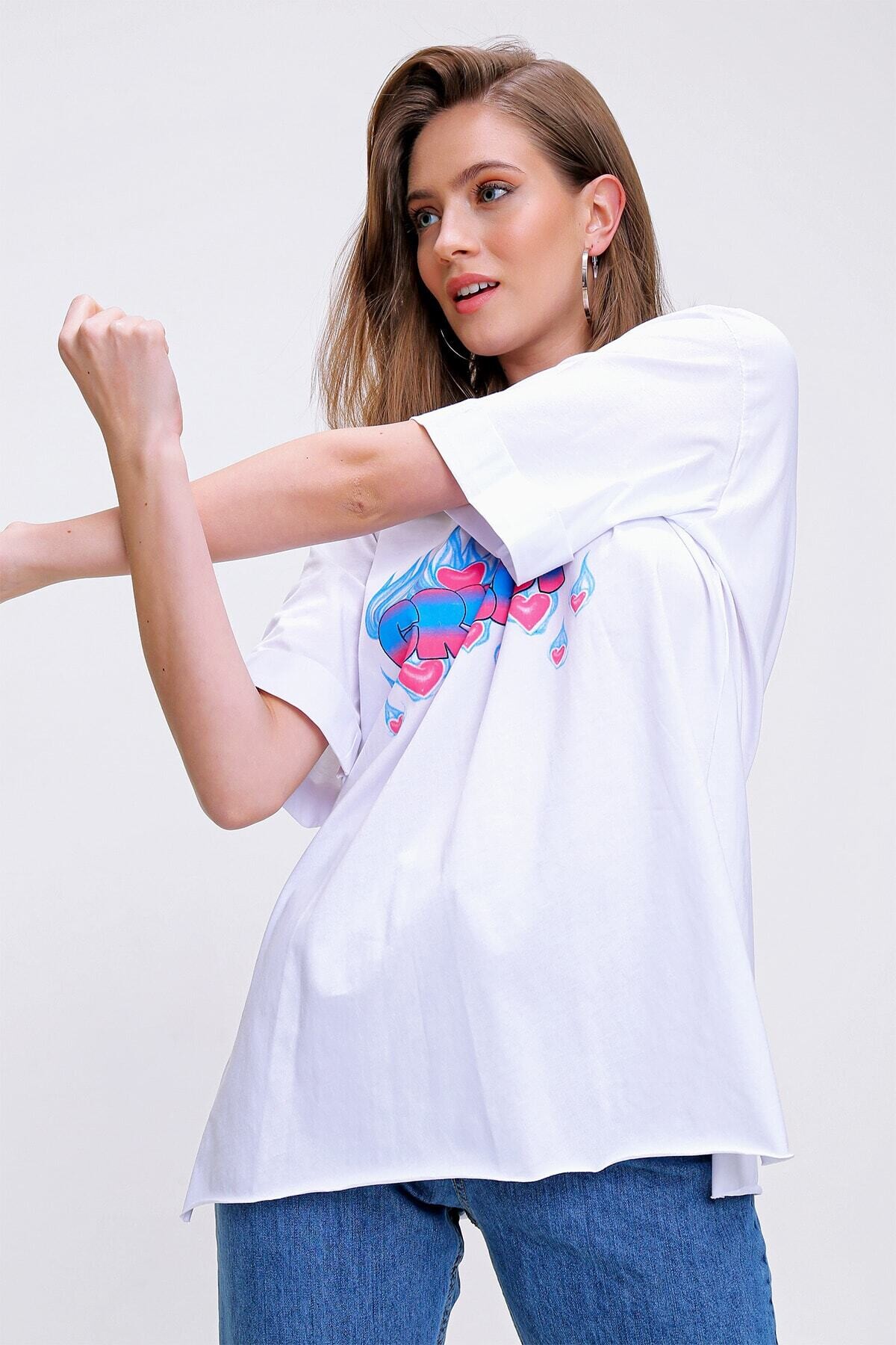 Kadın Beyaz Bisiklet Yaka Yandan Yırtmaçlı Kolu Katlı Oversize Örme T-Shirt HZL22S-BD142951