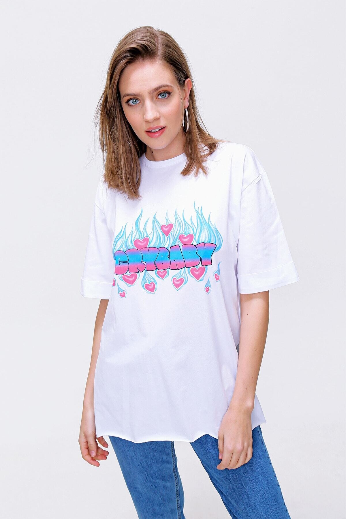 Kadın Beyaz Bisiklet Yaka Yandan Yırtmaçlı Kolu Katlı Oversize Örme T-Shirt HZL22S-BD142951