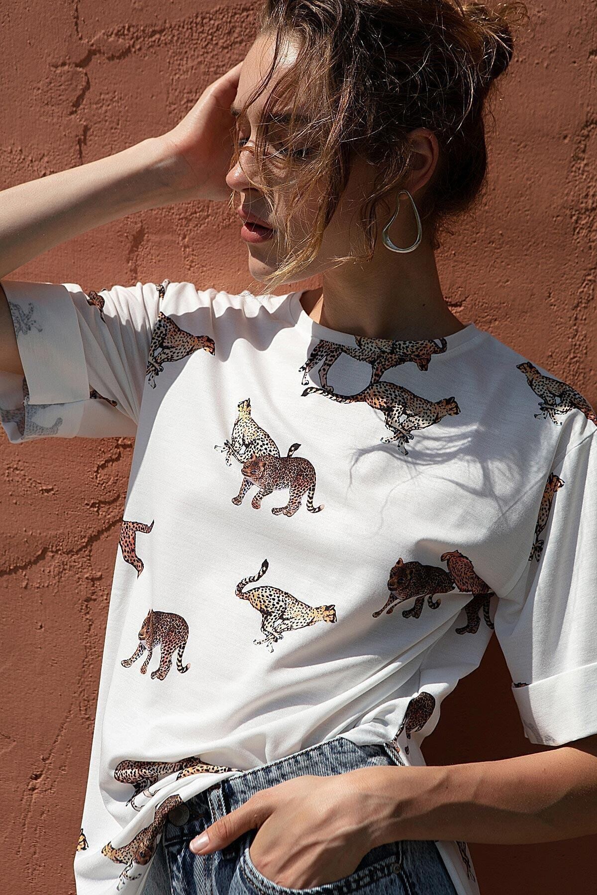 Kadın Beyaz Bisiklet Yaka Yandan Yırtmaçlı Kolu Katlı Oversize Örme T-Shirt HZL22S-BD141331