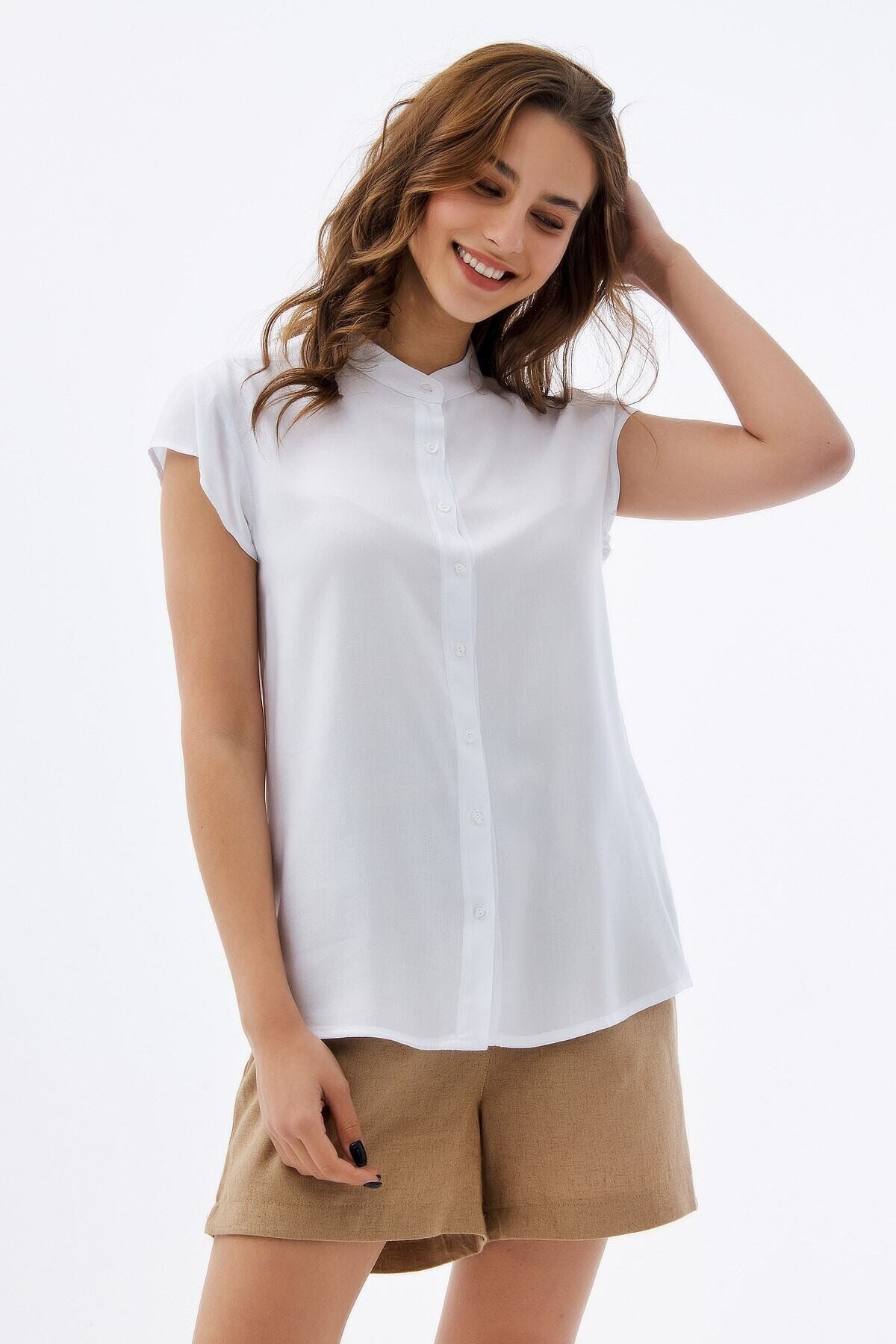 Kadın Beyaz Hakim Yaka Yarım Kollu Viskon Gömlek HZL22S-BD137111