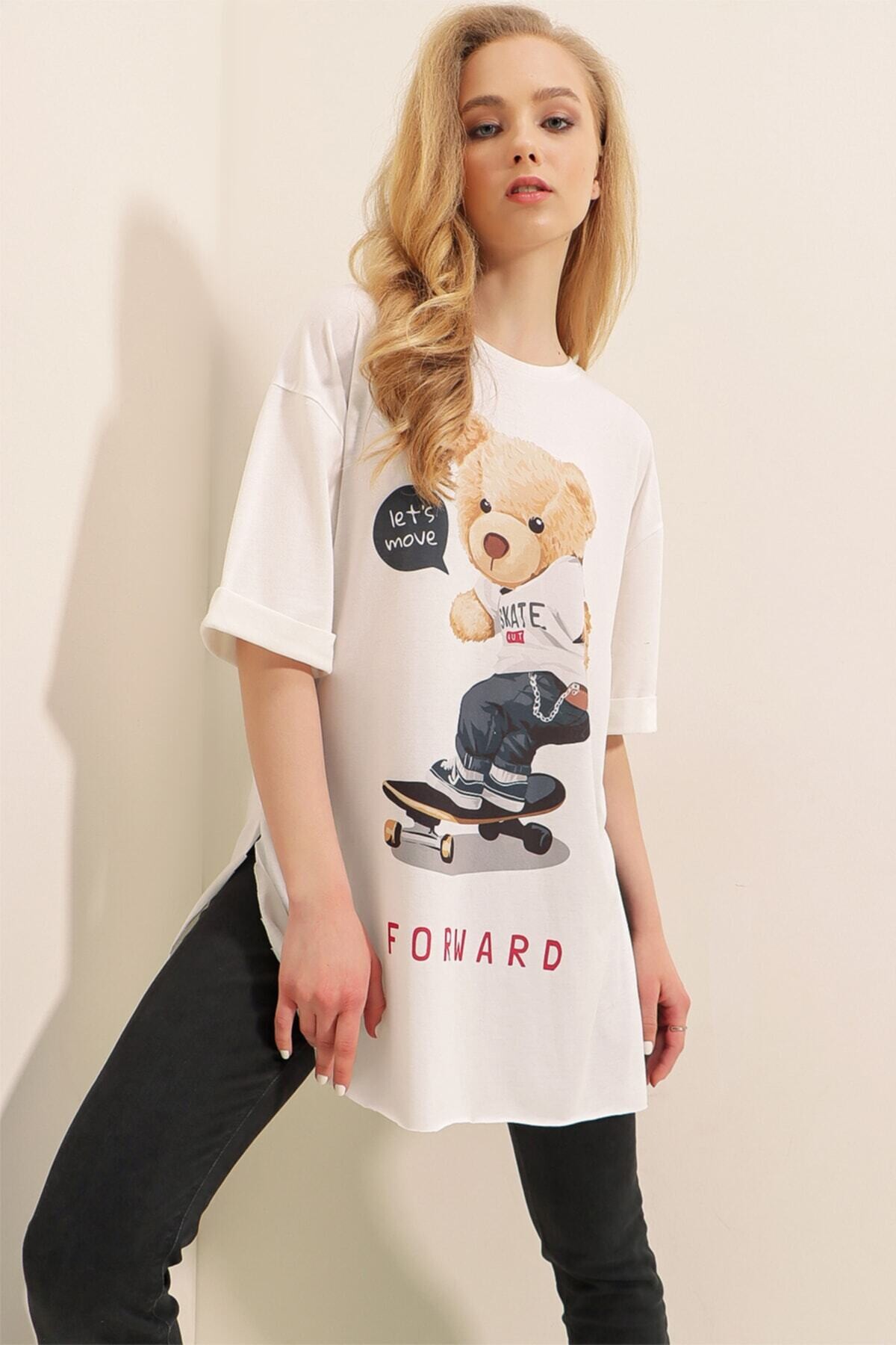 Kadın Beyaz Lacivert Bisiklet Yaka Yandan Yırtmaçlı Kolu Katlı Oversize Örme T-Shirt HZL22S-BD143271