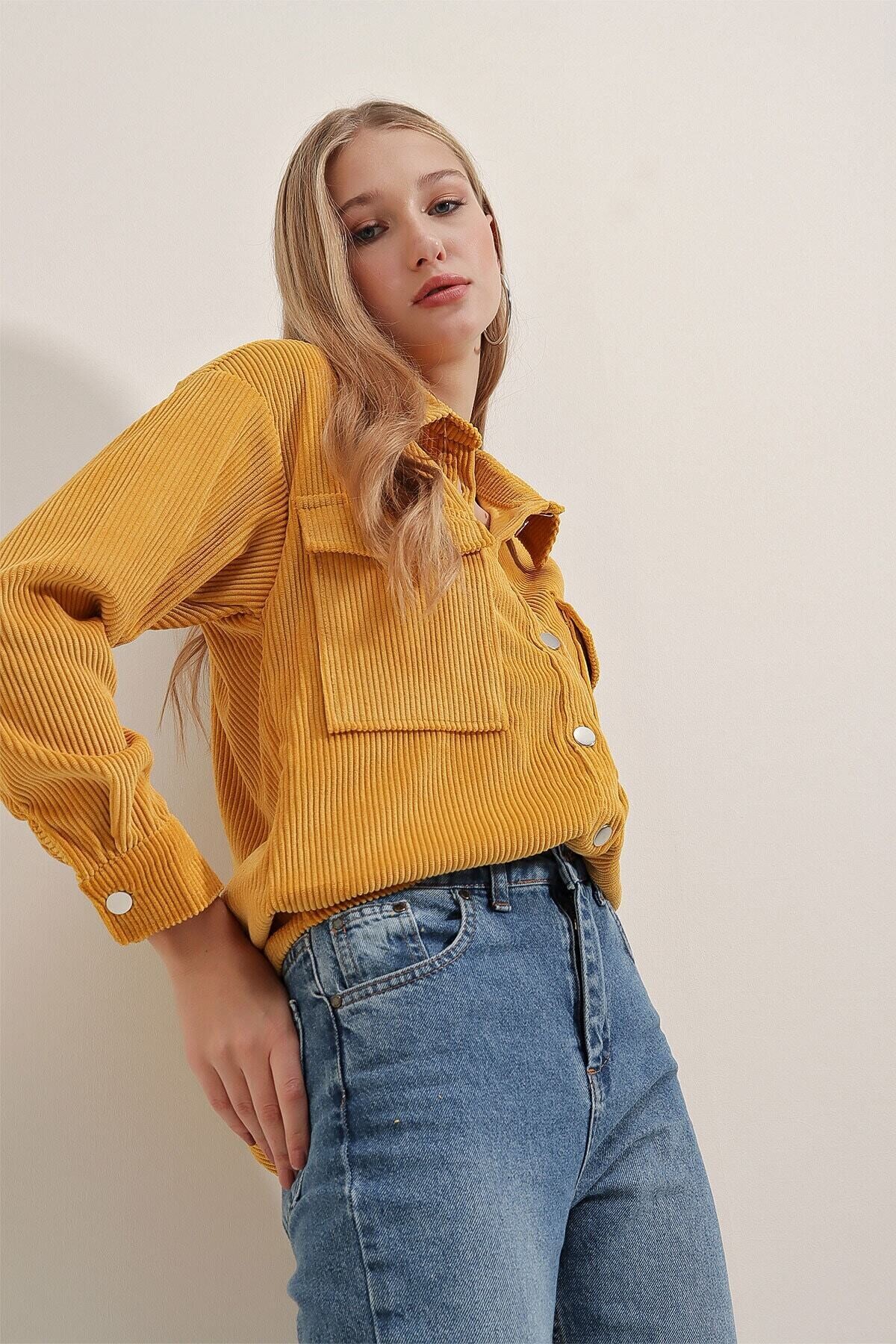 Kadın Canlı Hardal Kadife Hafif Oversize Şık Gömlek HZL23W-BD138651