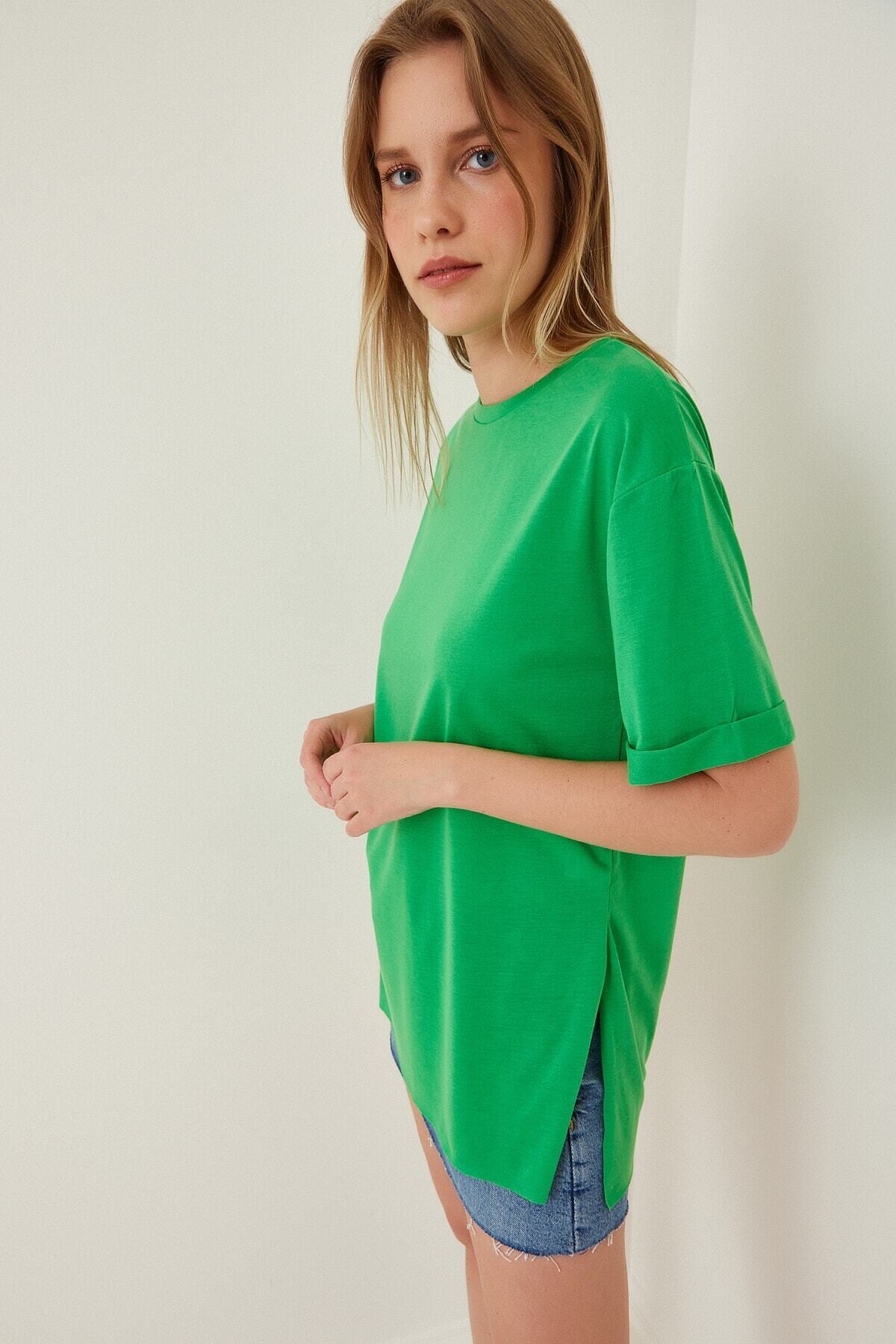 Kadın Canlı Yeşil Bisiklet Yaka Yandan Yırtmaçlı Kolu Katlı Oversize Örme T-Shirt HZL22S-BD143251