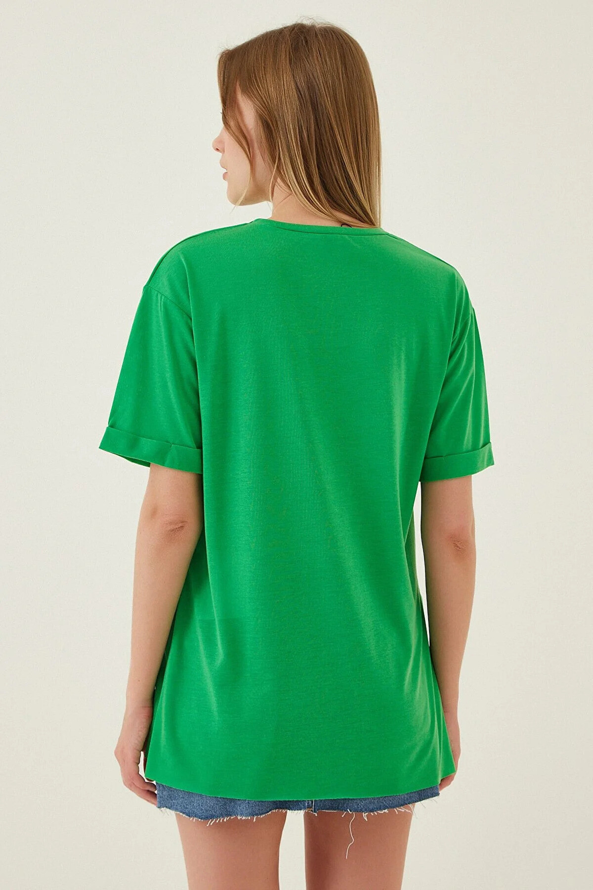 Kadın Canlı Yeşil Bisiklet Yaka Yandan Yırtmaçlı Kolu Katlı Oversize Örme T-Shirt HZL22S-BD143251