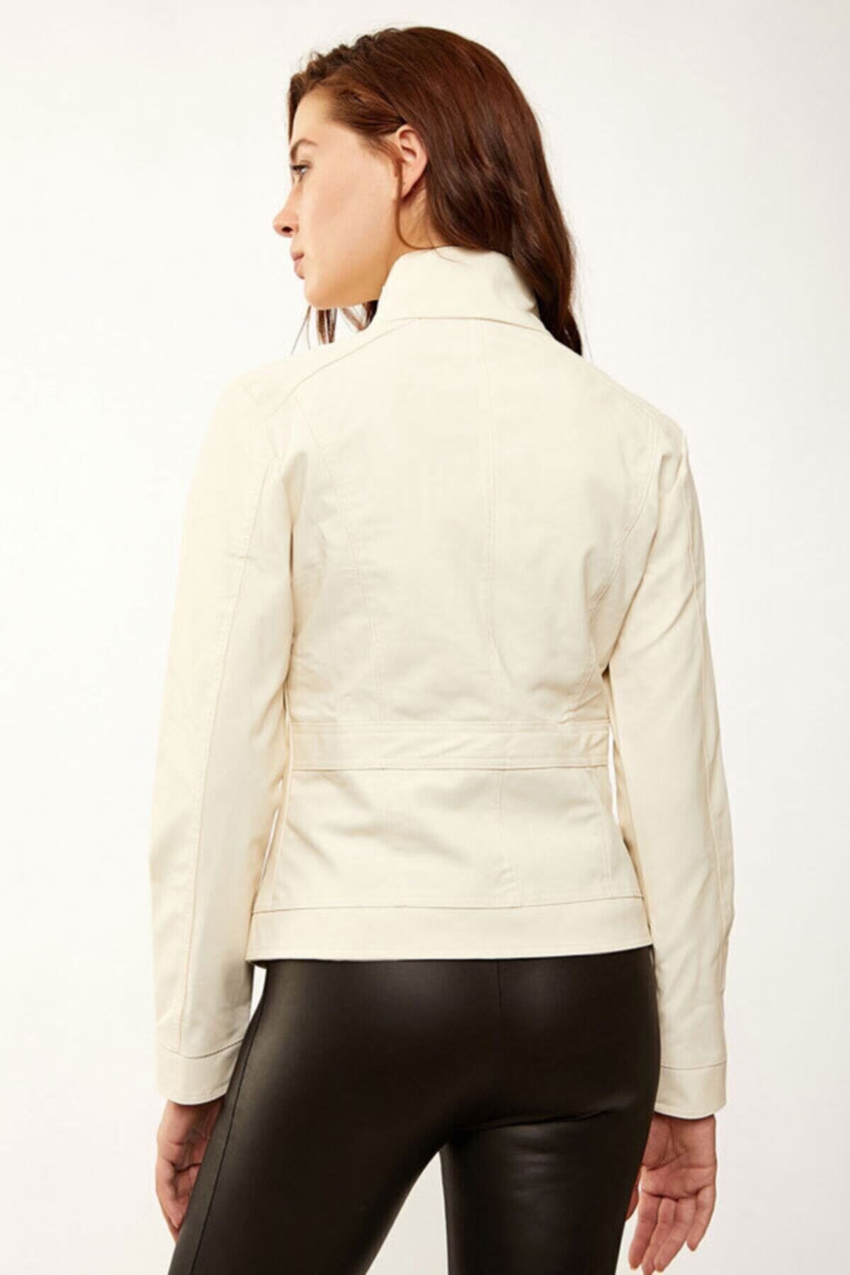 Kadın Ekru Dik Yaka Suni Deri Ceket HZL22W-BD110241