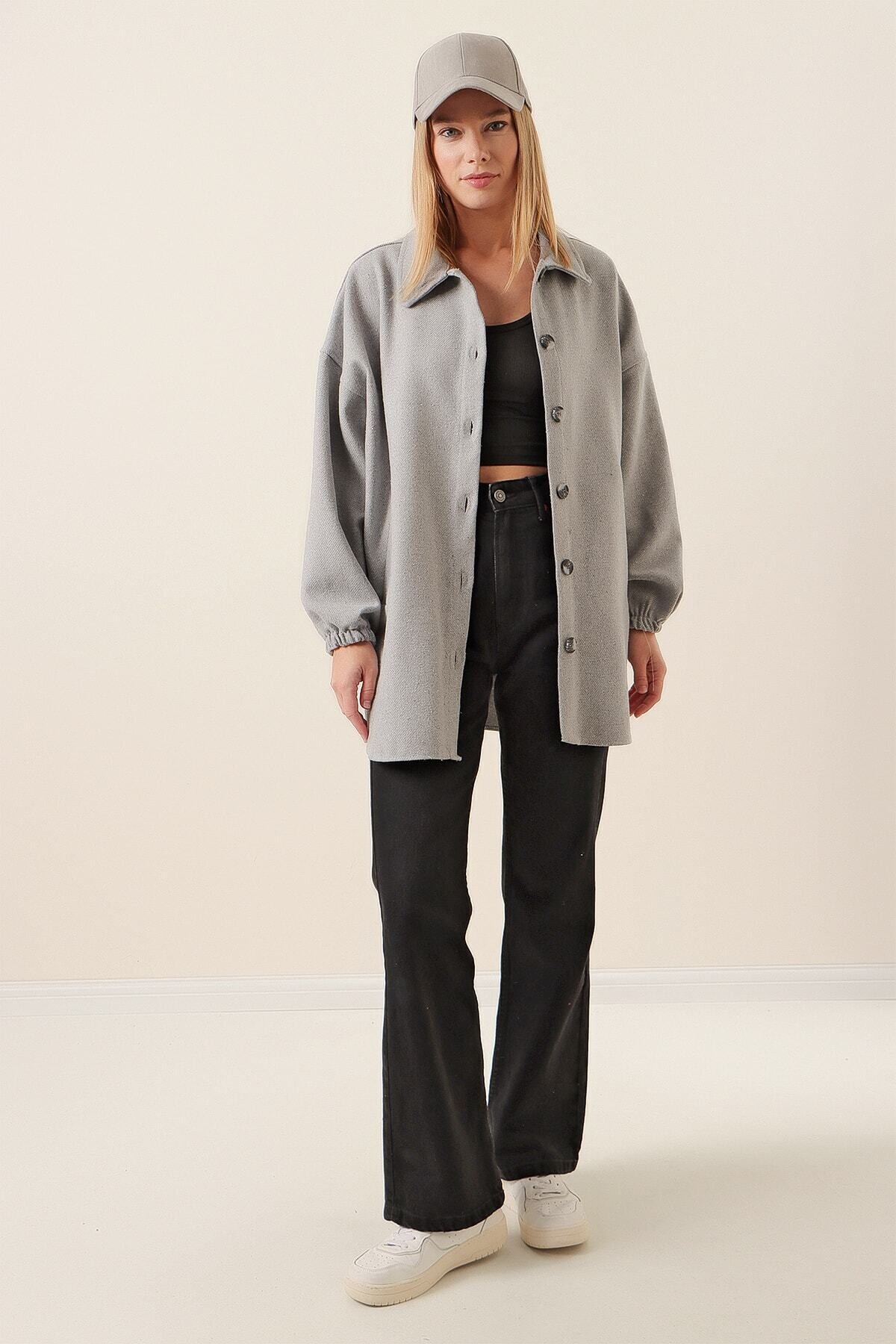 Kadın Gri Cepli Düğme Kapamalı Oversize Ceket HZL23W-BD106741