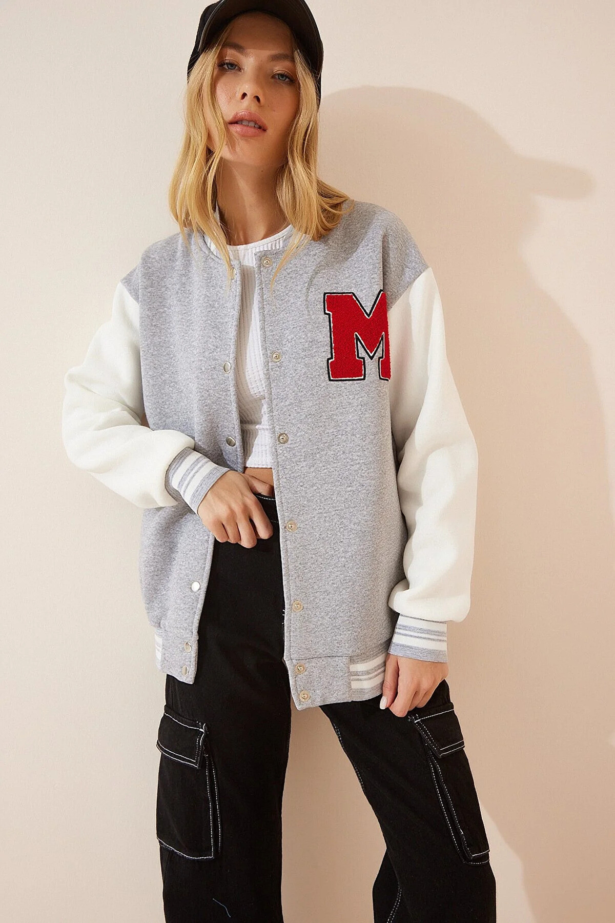 Kadın Gri Harf Armalı Çıt Çıt Kapamalı Şardonlu Kolej Örme Mont HZL23W-BD1553861