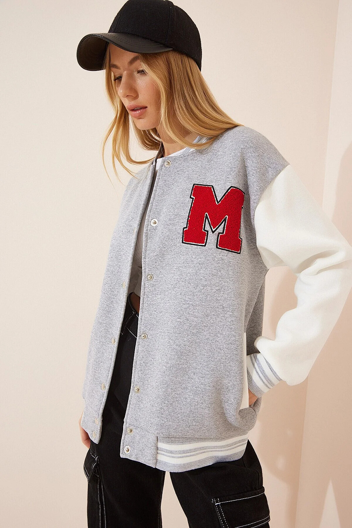 Kadın Gri Harf Armalı Çıt Çıt Kapamalı Şardonlu Kolej Örme Mont HZL23W-BD1553861