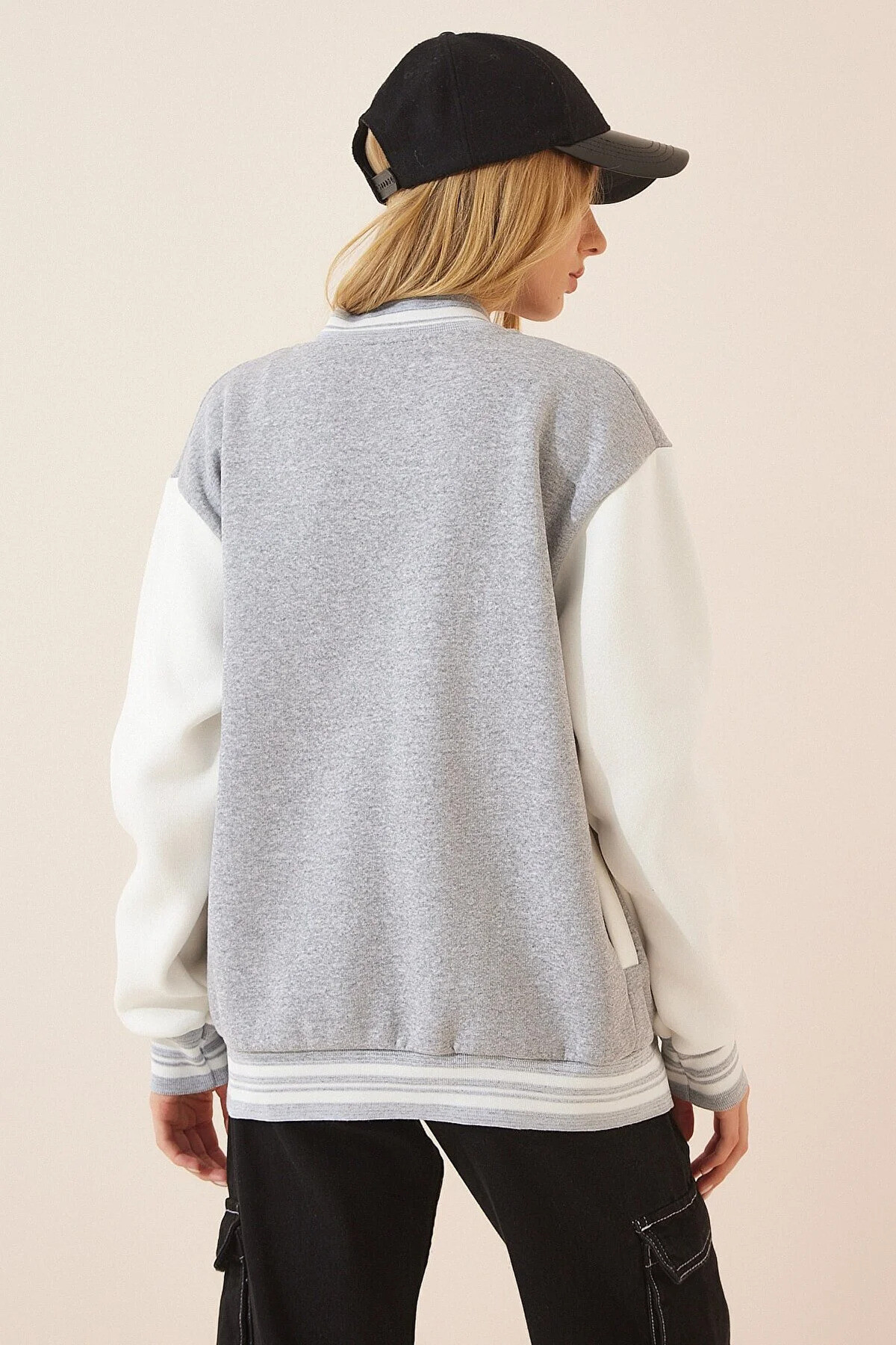 Kadın Gri Harf Armalı Çıt Çıt Kapamalı Şardonlu Kolej Örme Mont HZL23W-BD1553861