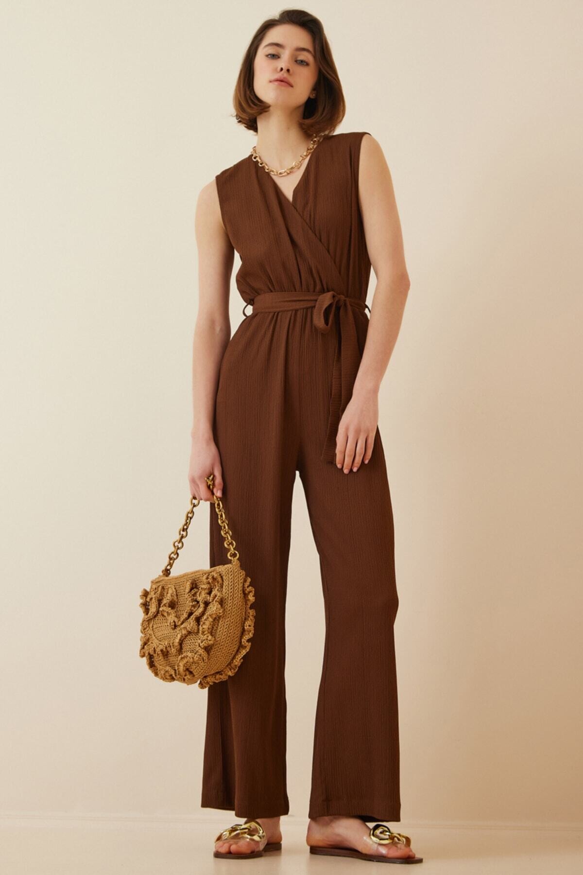 Kadın Kahverengi Beli Lastikli Derin Kruvaze V Yaka Kemerli Örme Tulum HZL22S-BD170211