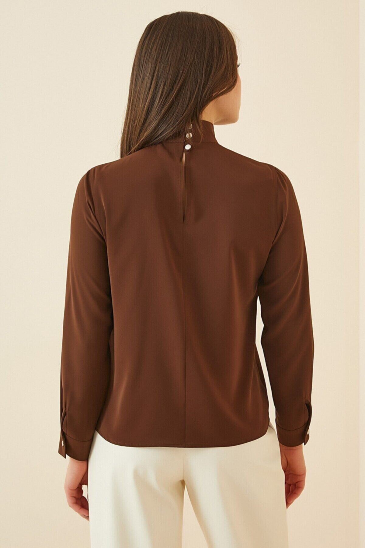 Kadın Kahverengi Pencere Detaylı Dökümlü Uzun Kollu Bluz HZL22S-BD104181