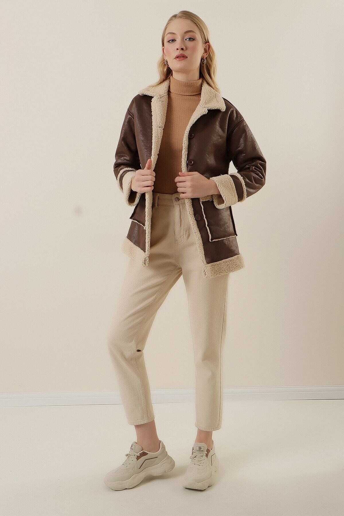 Kadın Kahverengi Yakası Ve İçi Kürklü Önden Düğmeli Suni Deri Mont HZL23W-BD191001