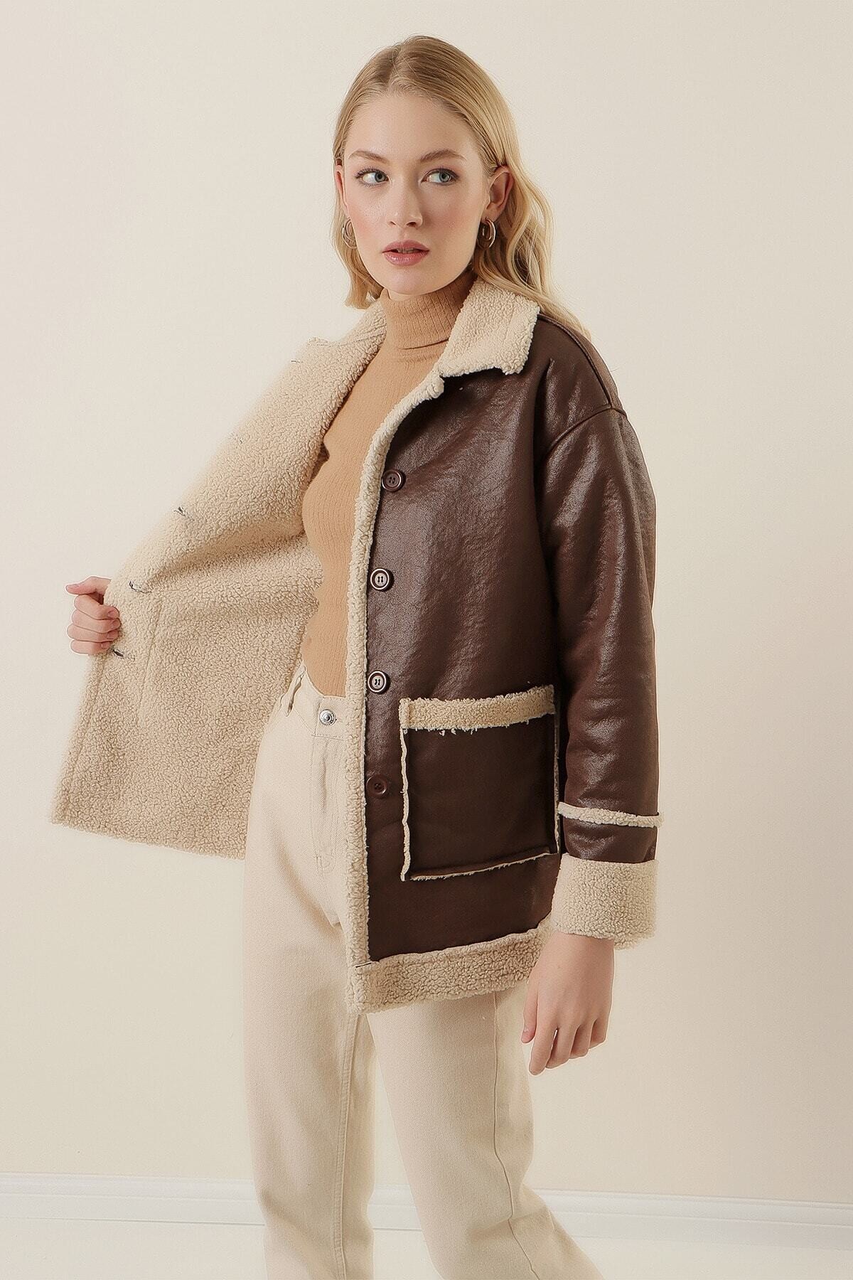 Kadın Kahverengi Yakası Ve İçi Kürklü Önden Düğmeli Suni Deri Mont HZL23W-BD191001