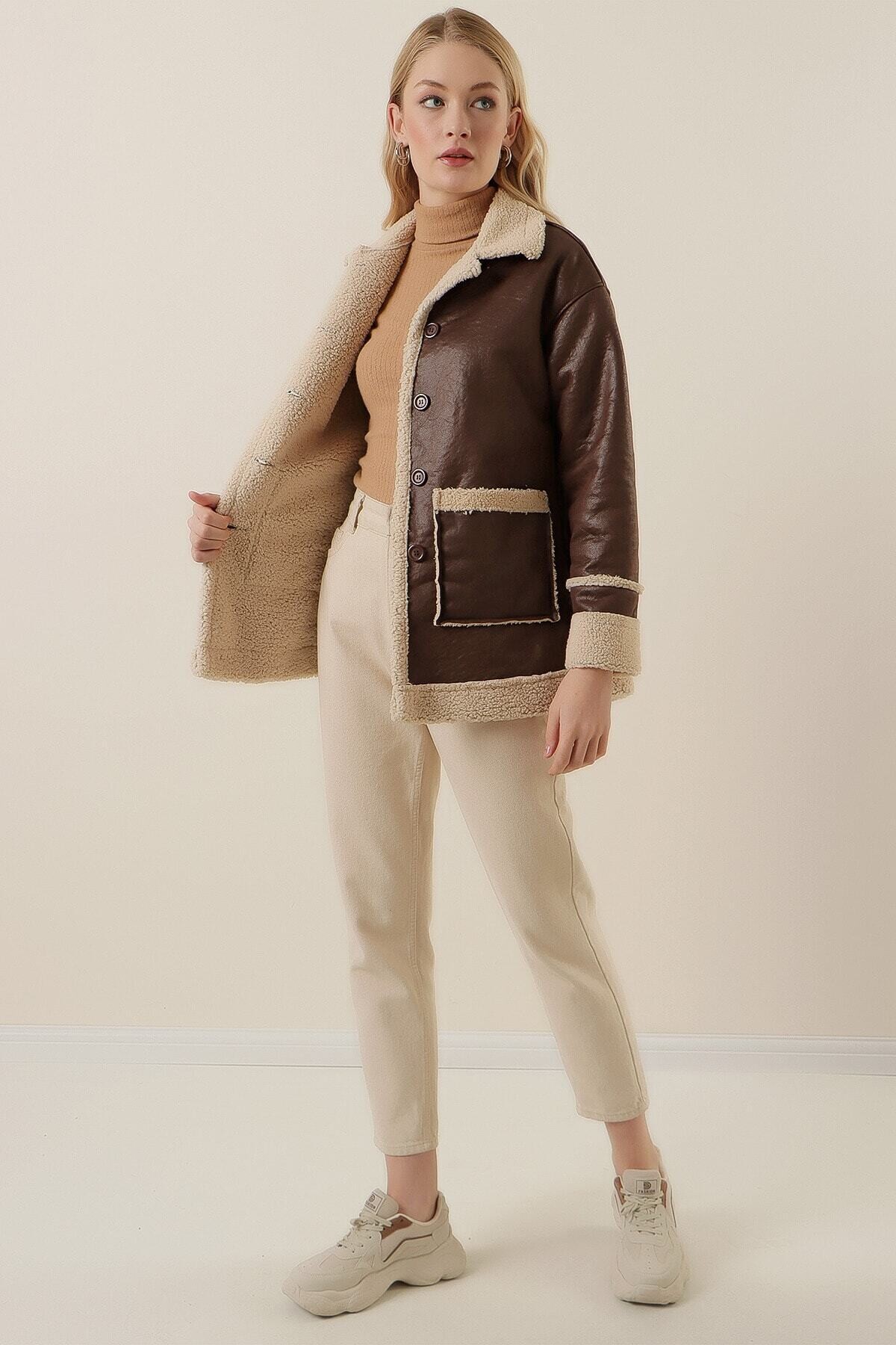 Kadın Kahverengi Yakası Ve İçi Kürklü Önden Düğmeli Suni Deri Mont HZL23W-BD191001