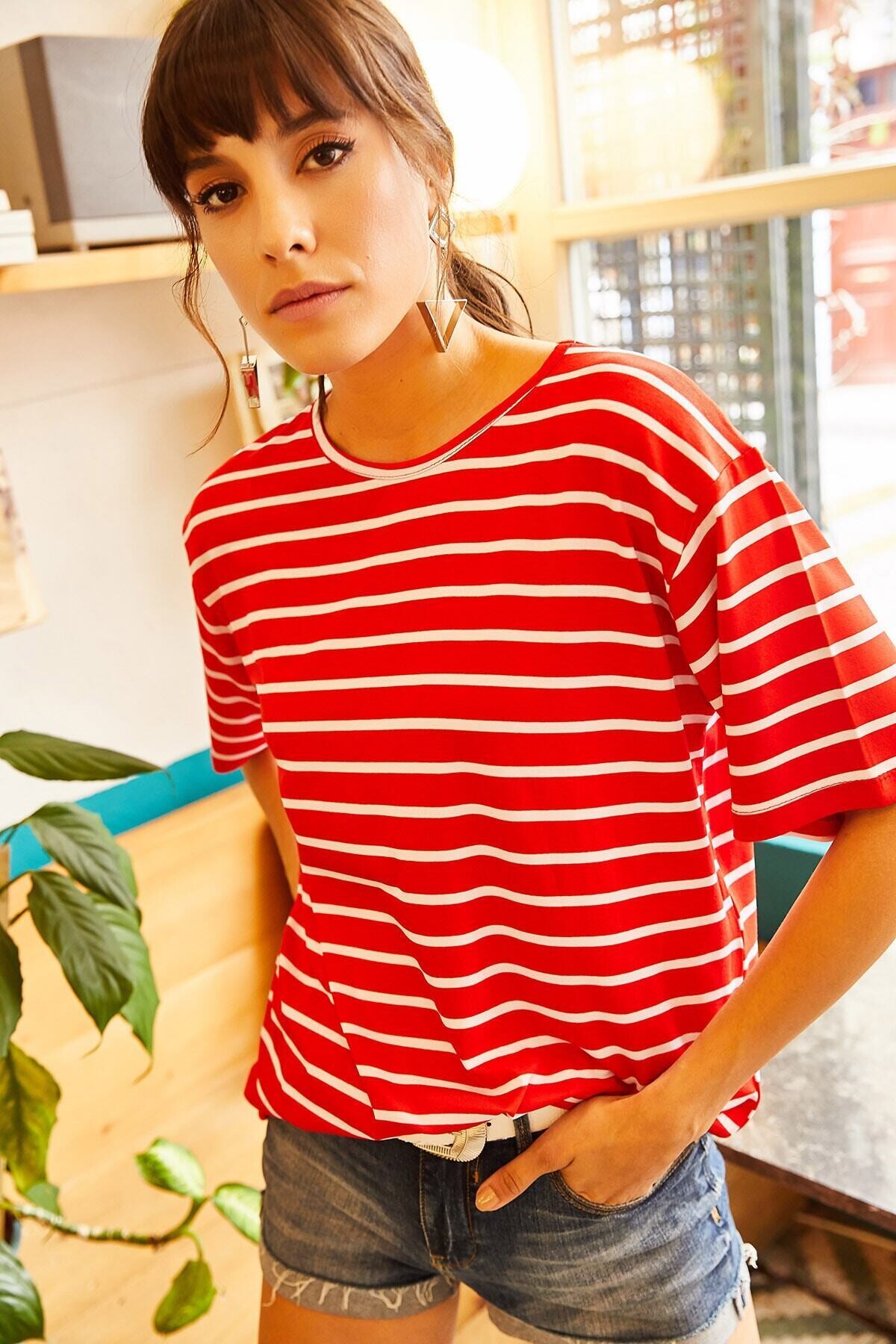 Kadın Kırmızı Çizgili Rahat Oversize T-shirt HZL22S-GM122521