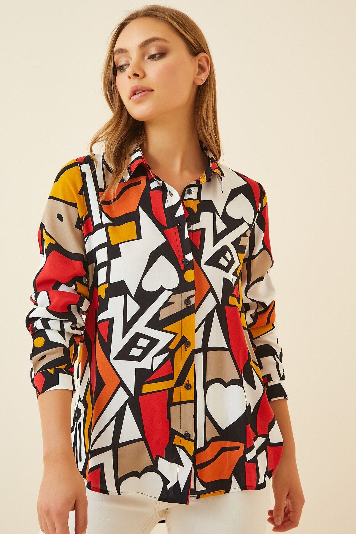 Kadın Kırmızı Siyah Geometrik Desenli Uzun Kolllu Oversize Viskon Gömlek HZL22S-BD137851