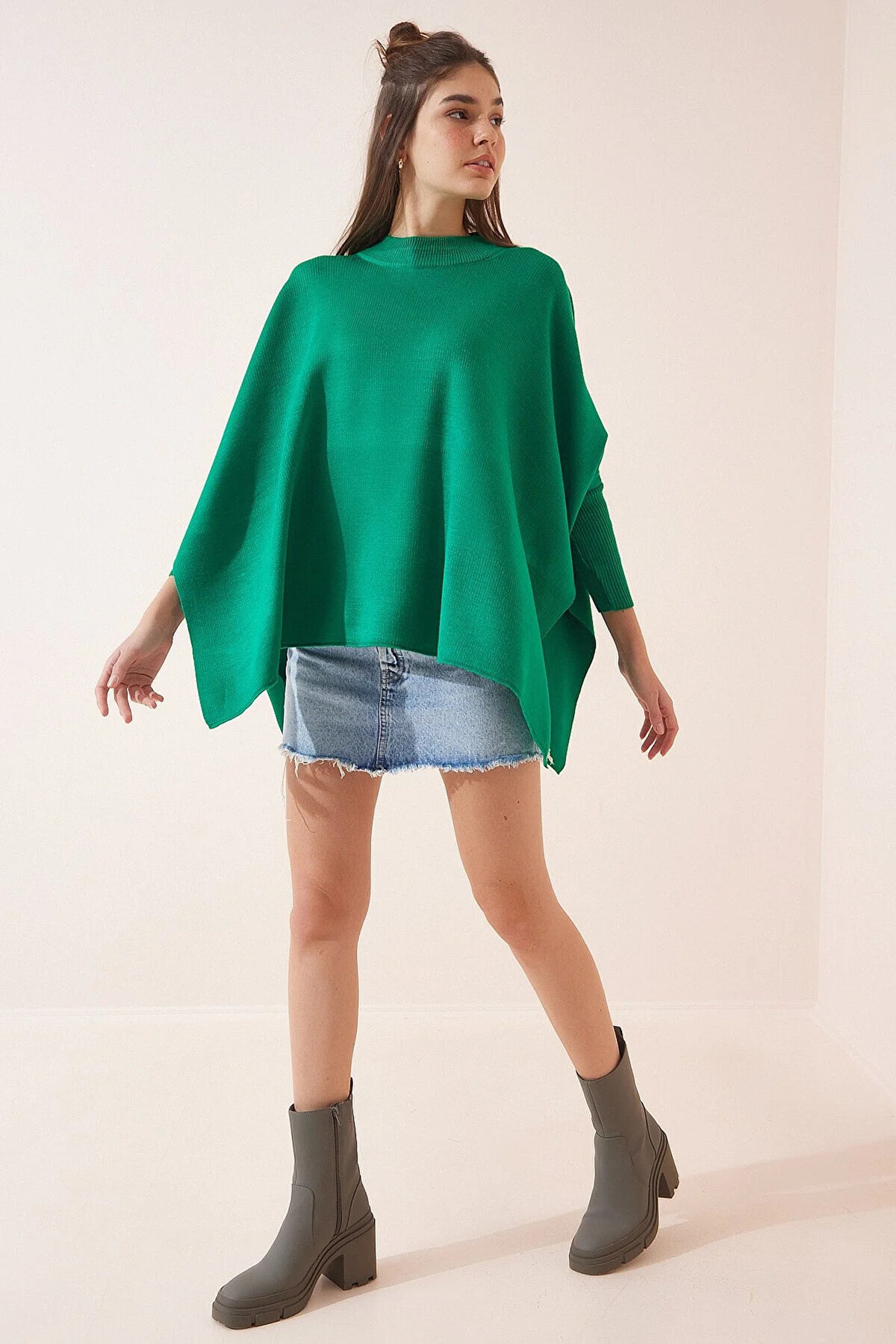 Kadın Koyu Yeşil Oversize Yırtmaçlı Panço Triko Kazak Hzl23w-bd1100761