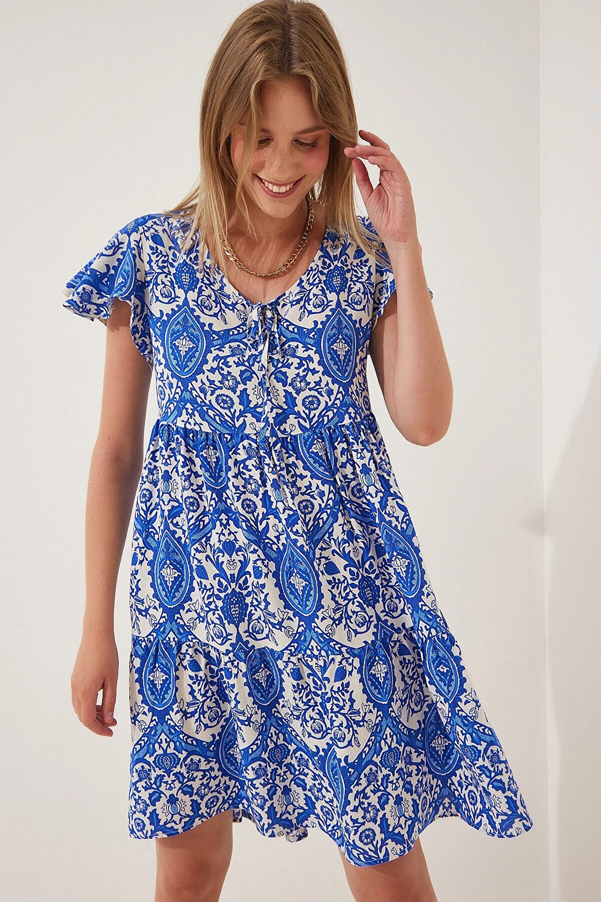 Kadın Mavi Etnik Desenli V Yaka Yazlık Viskon Kısa Elbise HZL22S-BD123521