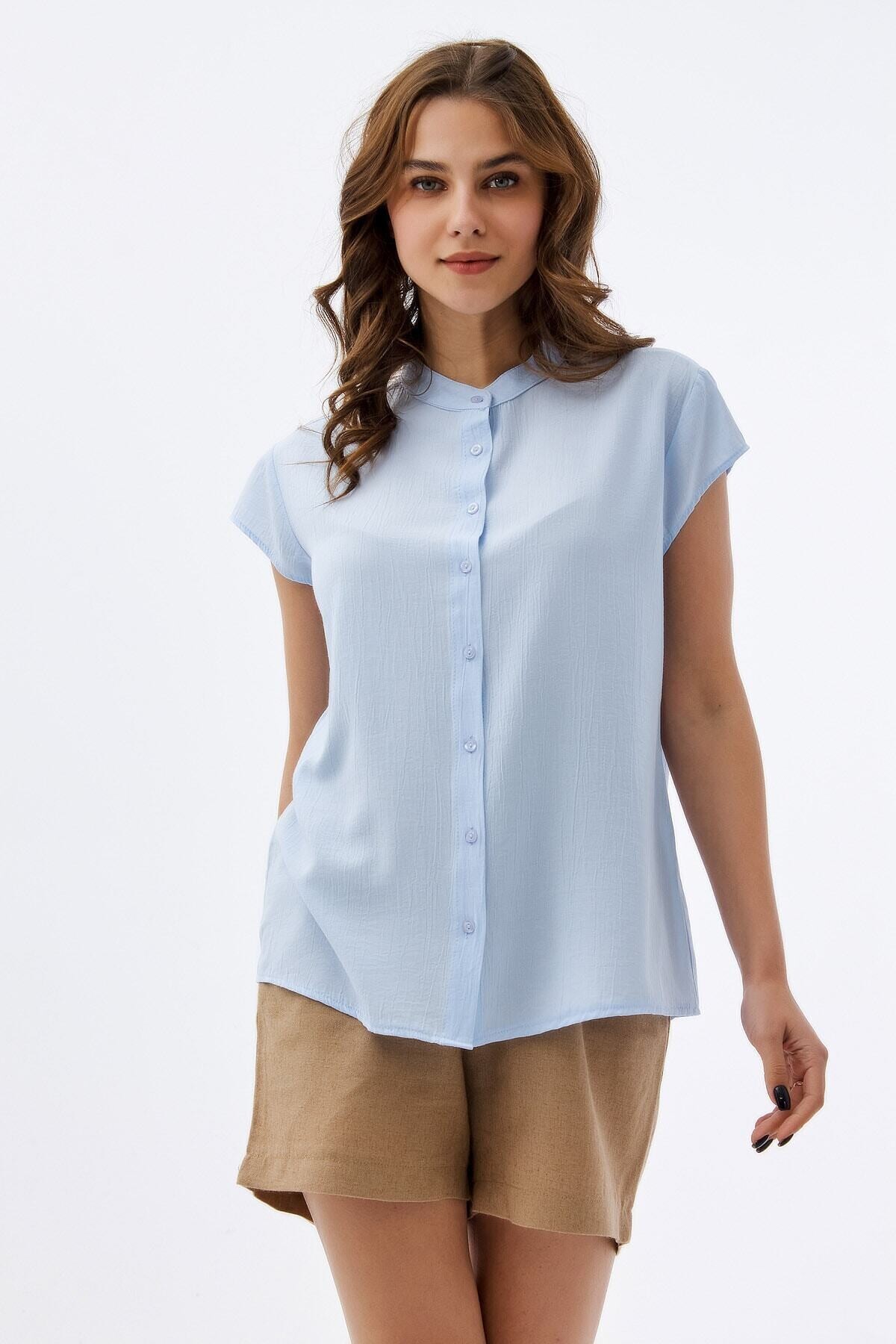 Kadın Mavi Hakim Yaka Yarım Kollu Viskon Gömlek HZL22S-BD137111