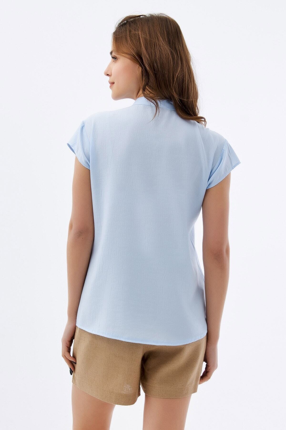 Kadın Mavi Hakim Yaka Yarım Kollu Viskon Gömlek HZL22S-BD137111