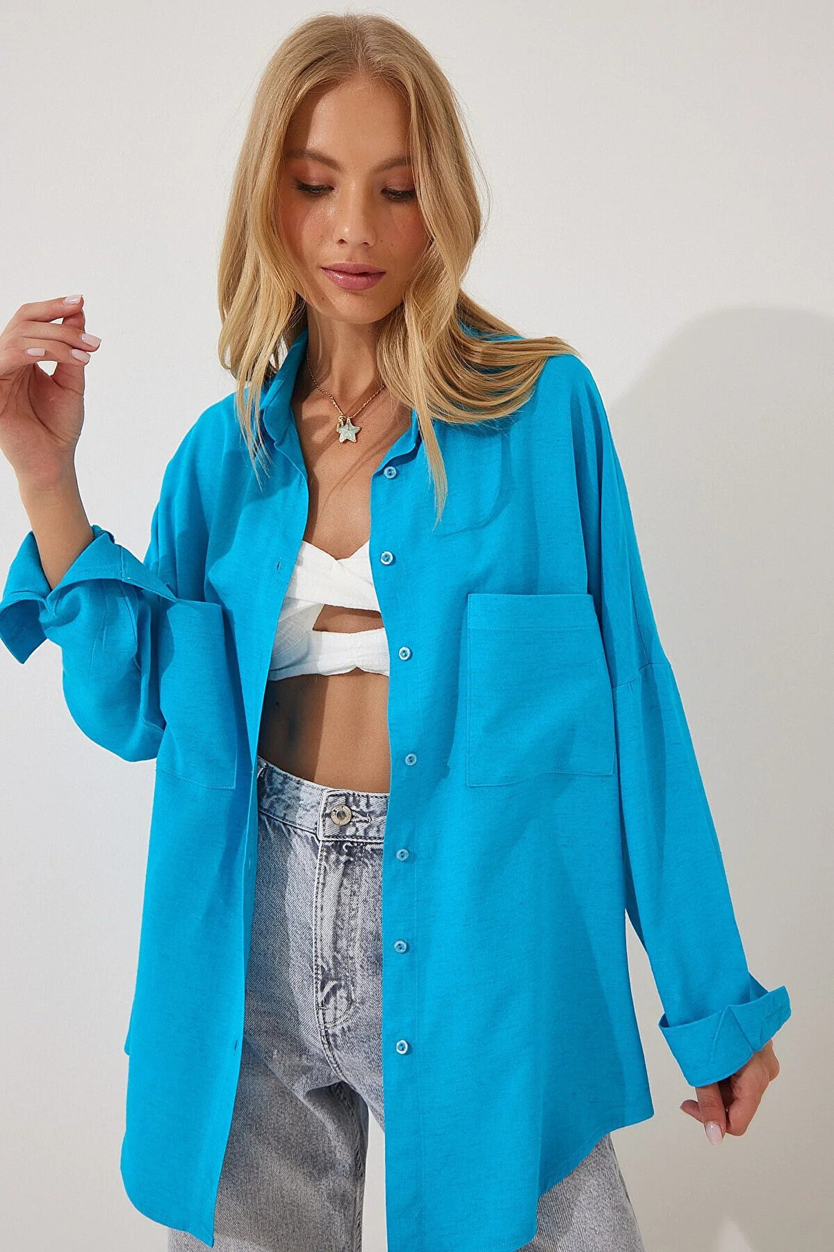 Kadın Mavi Oversize Çift Cepli Keten Gömlek HZL22S-BD1201261