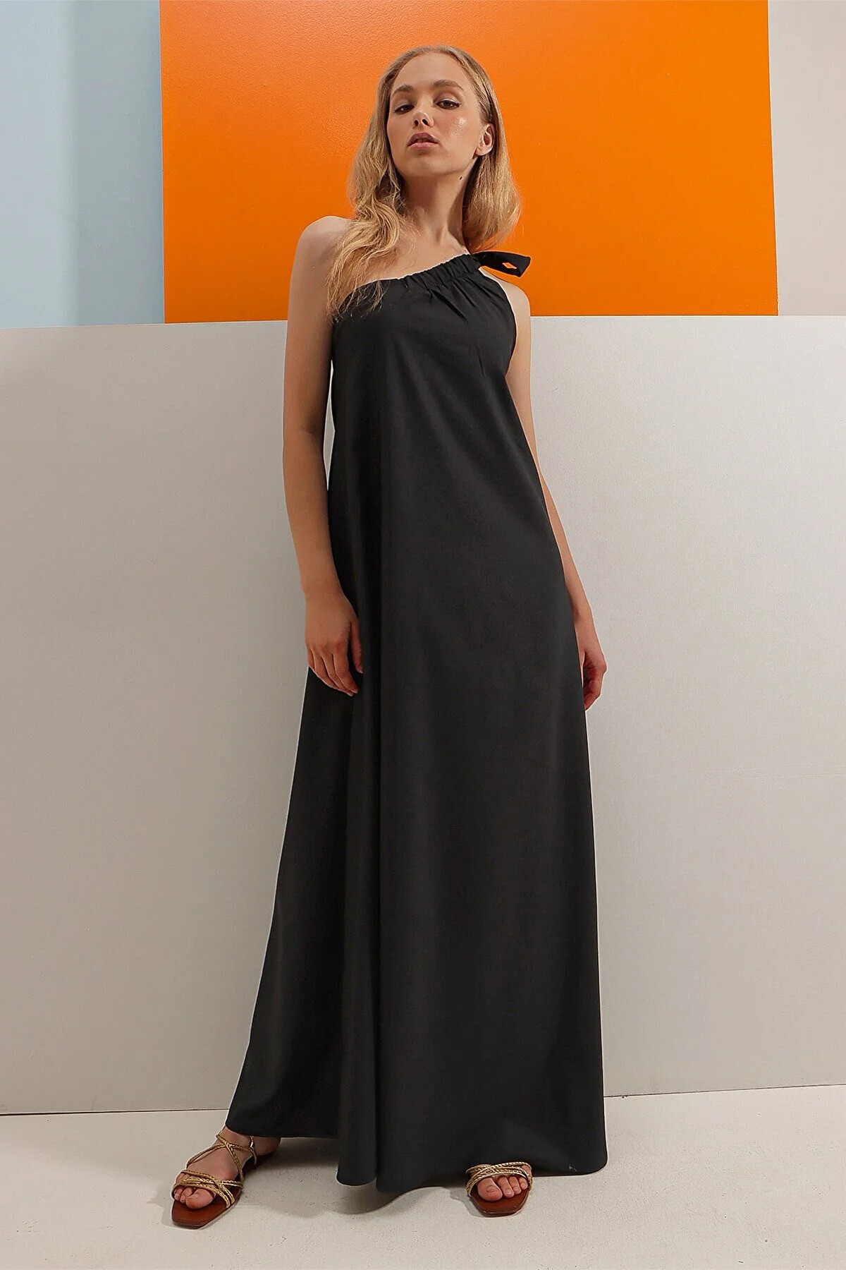 Kadın Omuzdan Bağlamalı Maxi Boy Dekolteli  Yumuşak Dokulu Poplin Dokuma Elbise HZL22S-DSB110031