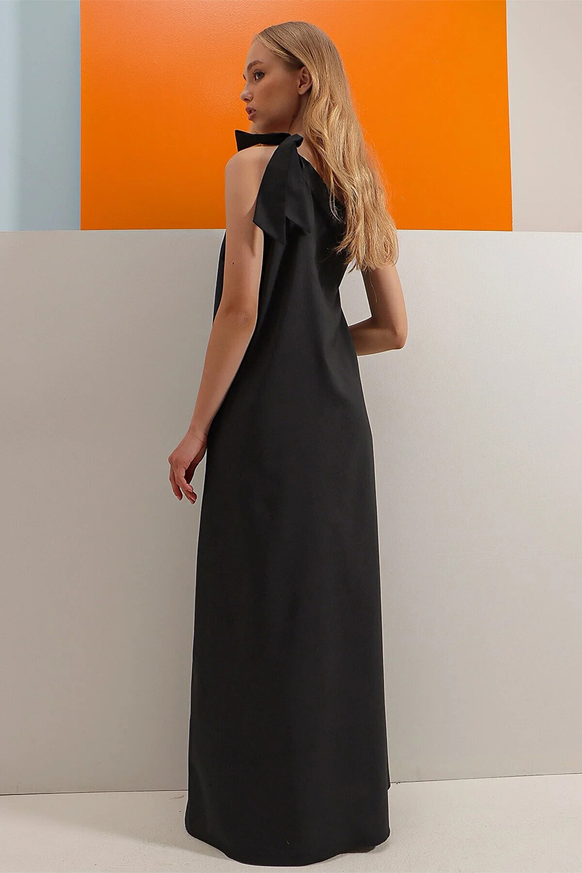 Kadın Omuzdan Bağlamalı Maxi Boy Dekolteli  Yumuşak Dokulu Poplin Dokuma Elbise HZL22S-DSB110031