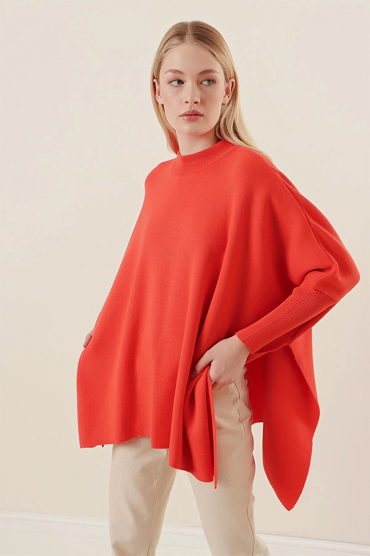 Kadın Oranj Oversize Yırtmaçlı Panço Triko Kazak  HZL23W-BD1100761